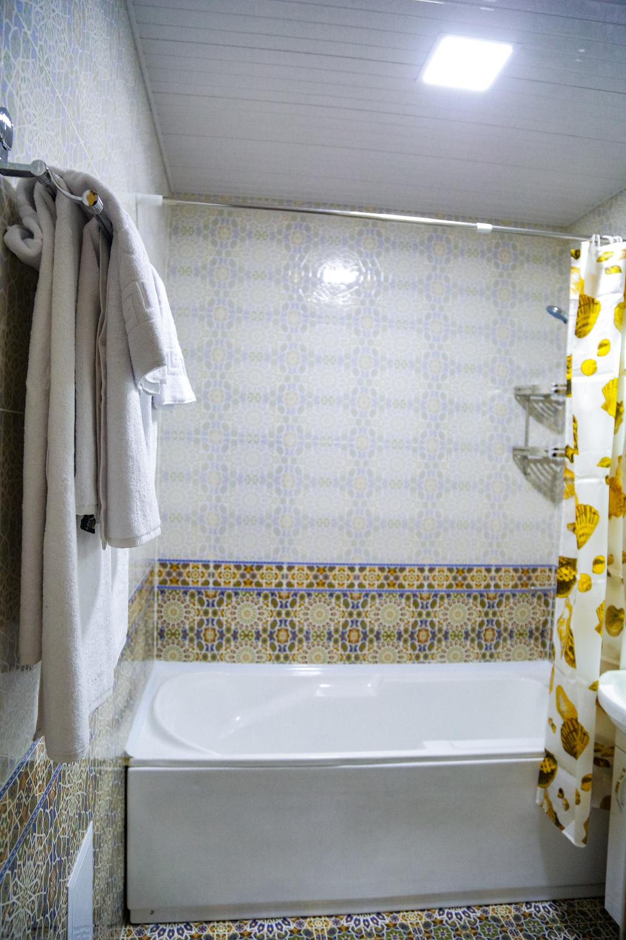 Twin Room with Bathroom photo 3