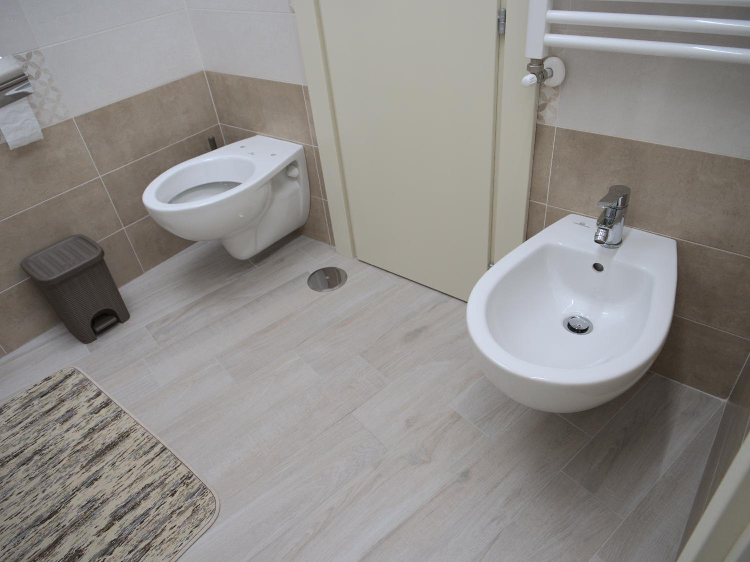 Double Room with Private Bathroom - Photo 3