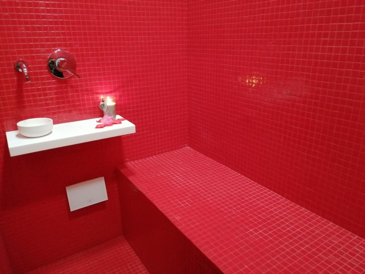 Suite with Spa Access - Photo 30