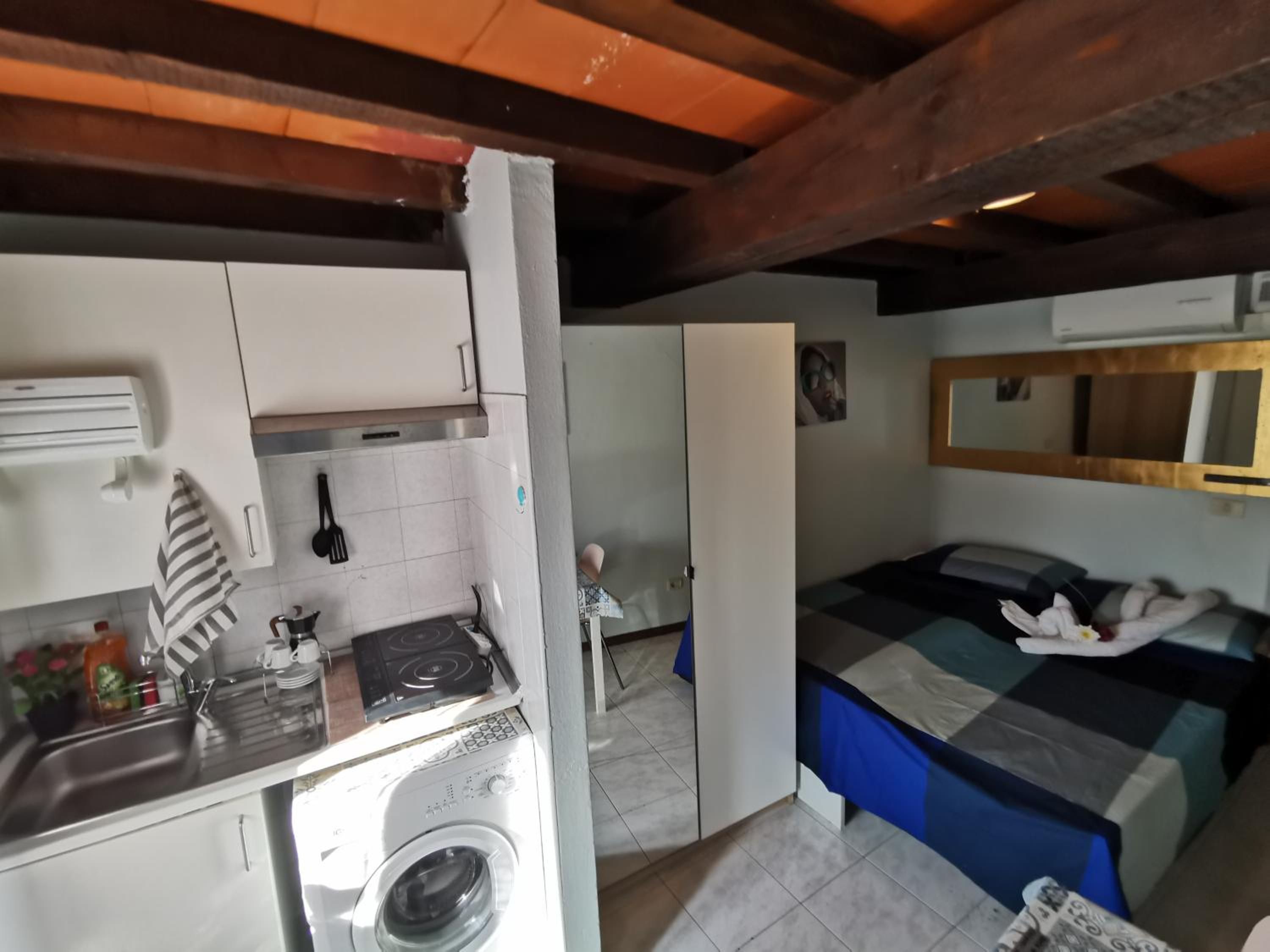 One-Bedroom Apartment - Photo 1