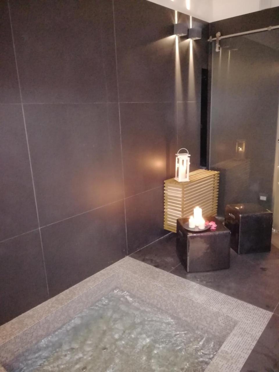 Suite with Spa Access - Photo 6