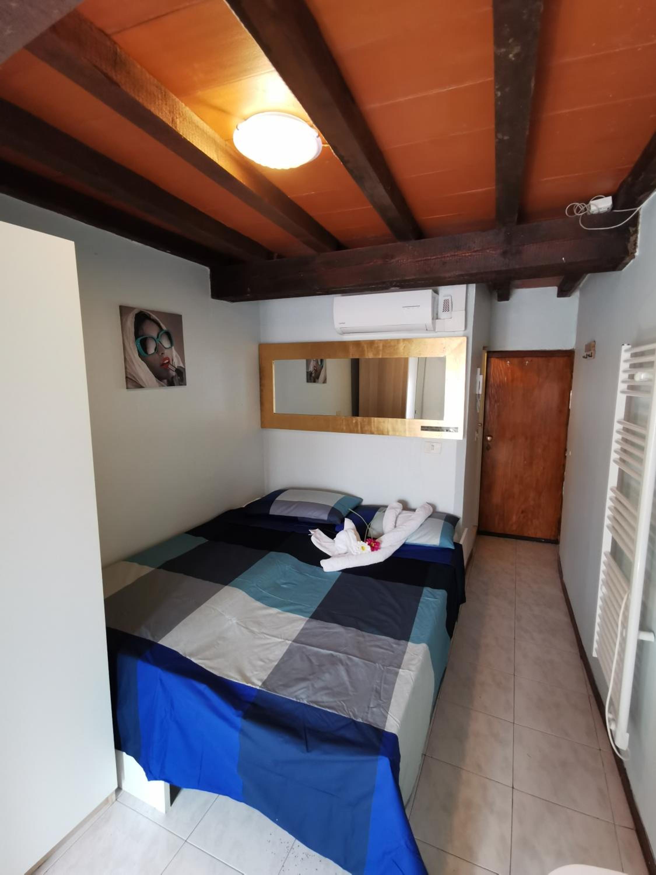 One-Bedroom Apartment - Photo 8