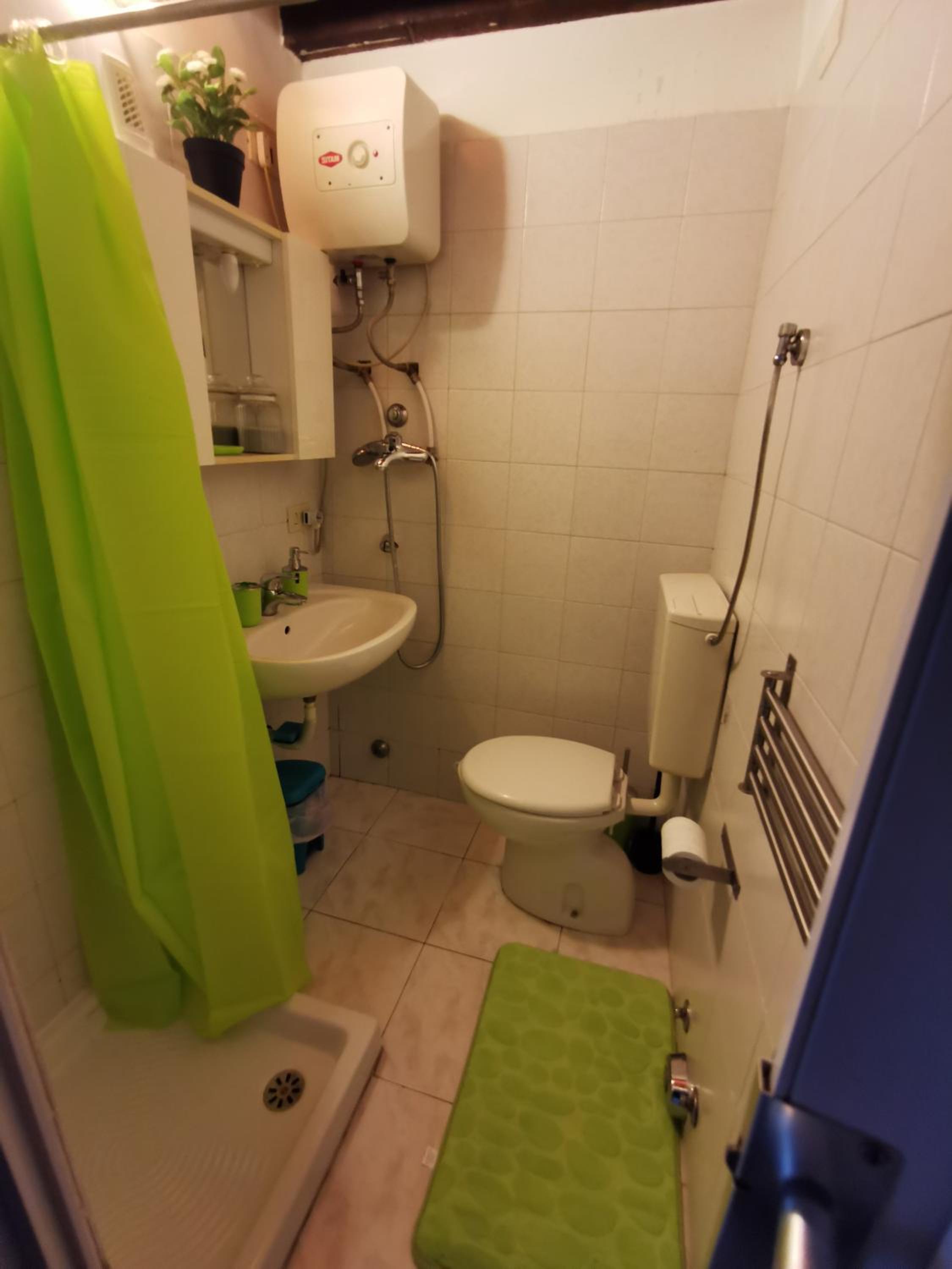 One-Bedroom Apartment - Photo 3