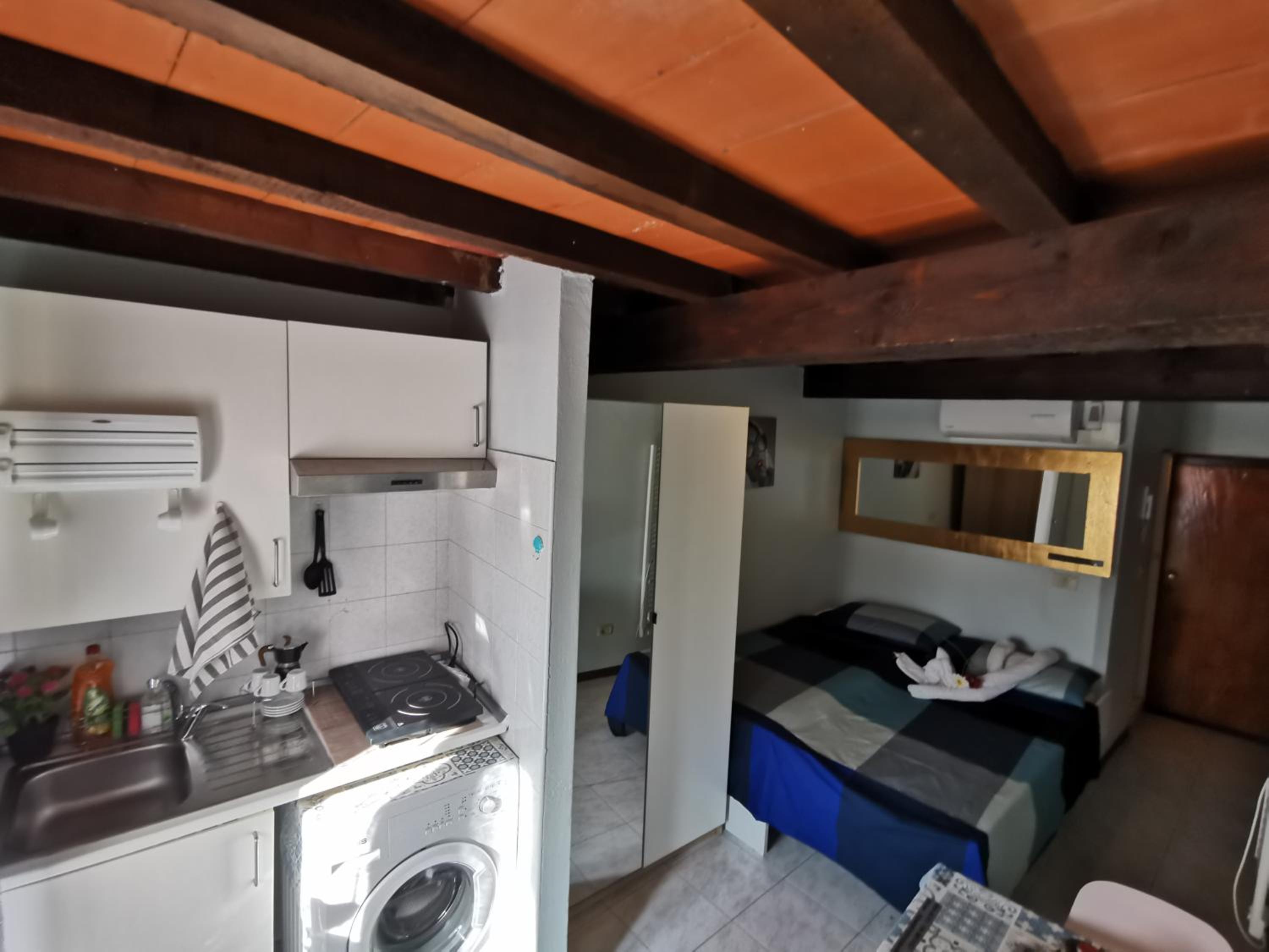 One-Bedroom Apartment - Photo 11
