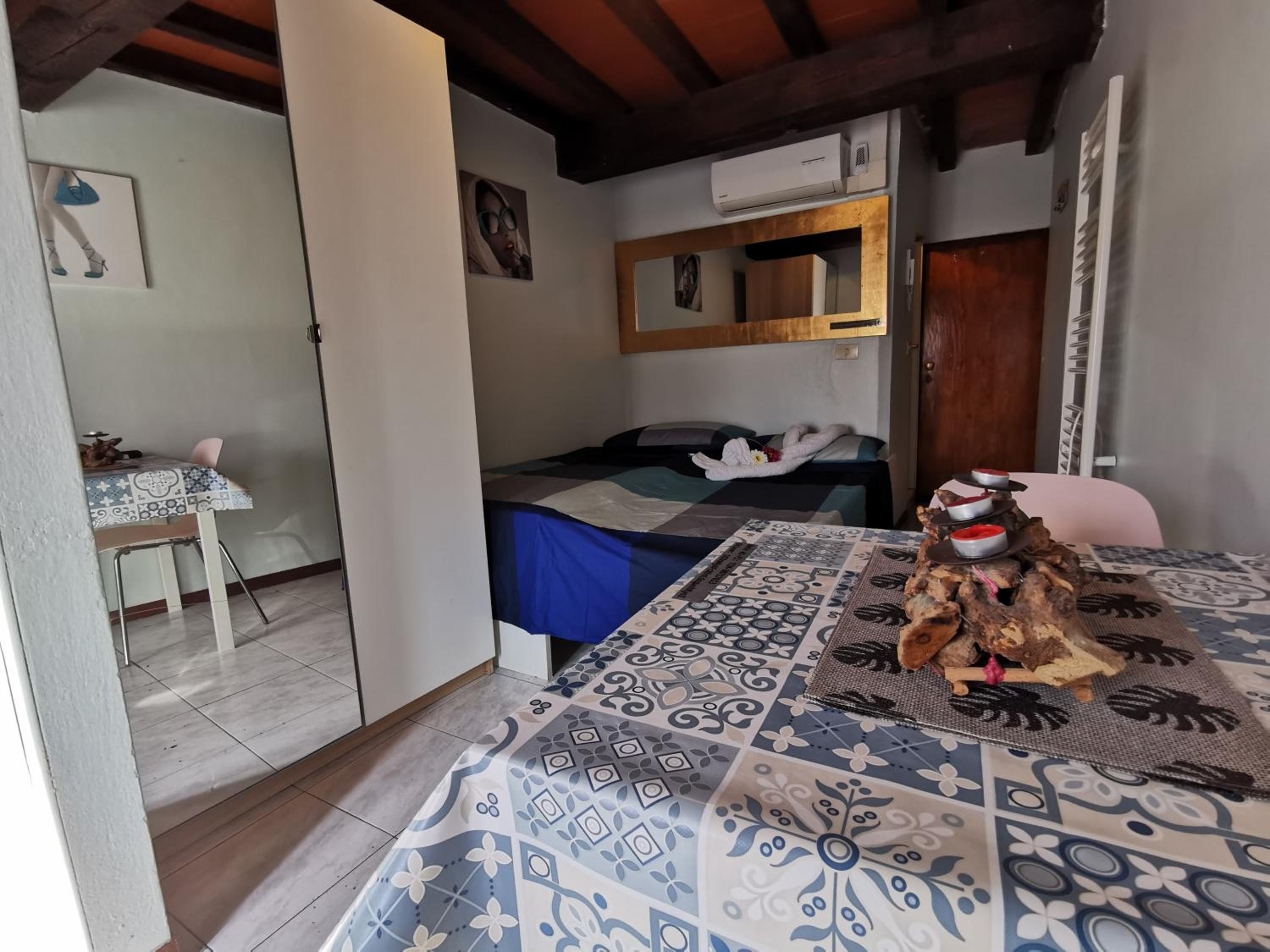 One-Bedroom Apartment - Photo 9