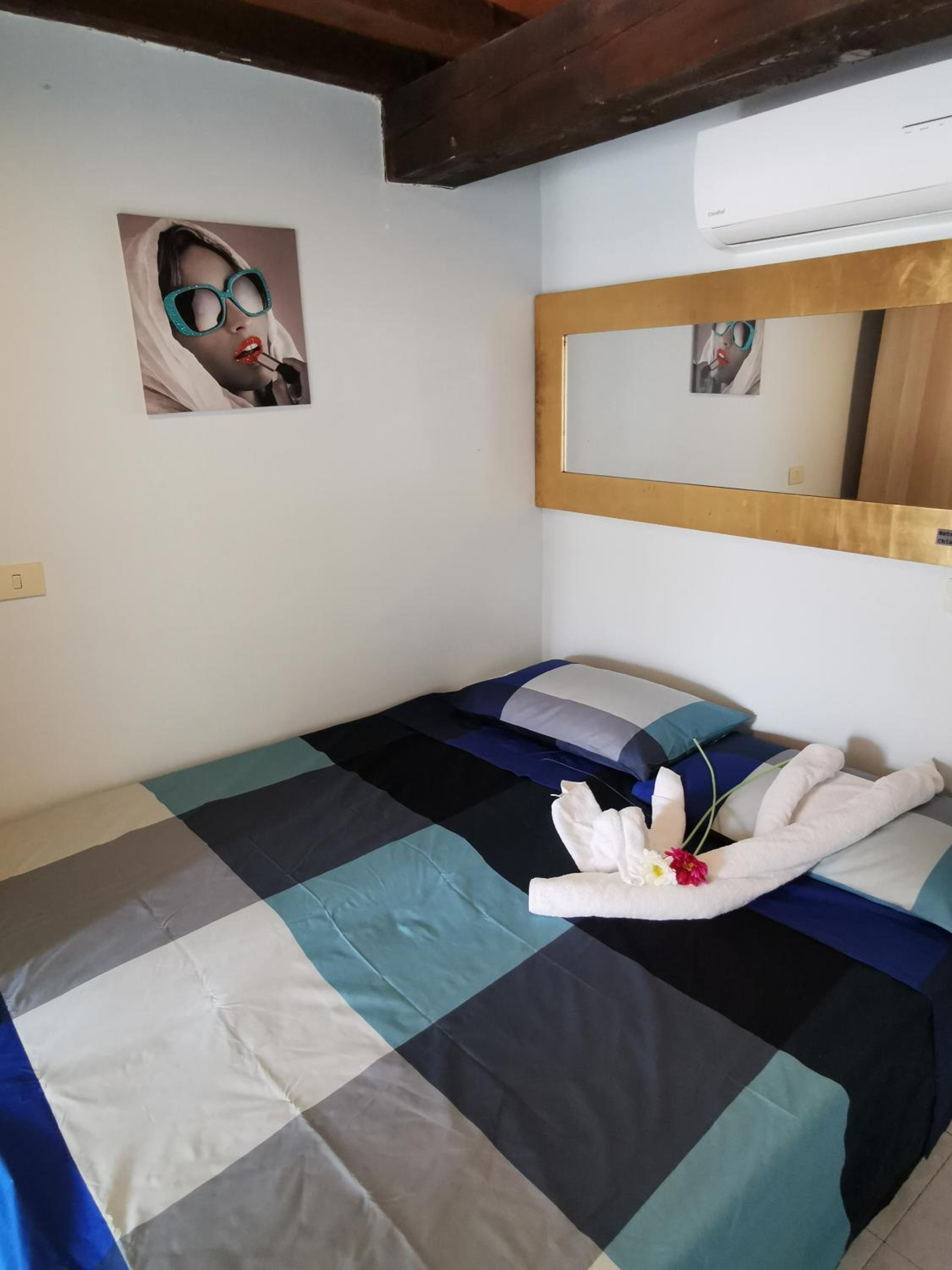 One-Bedroom Apartment - Photo 12