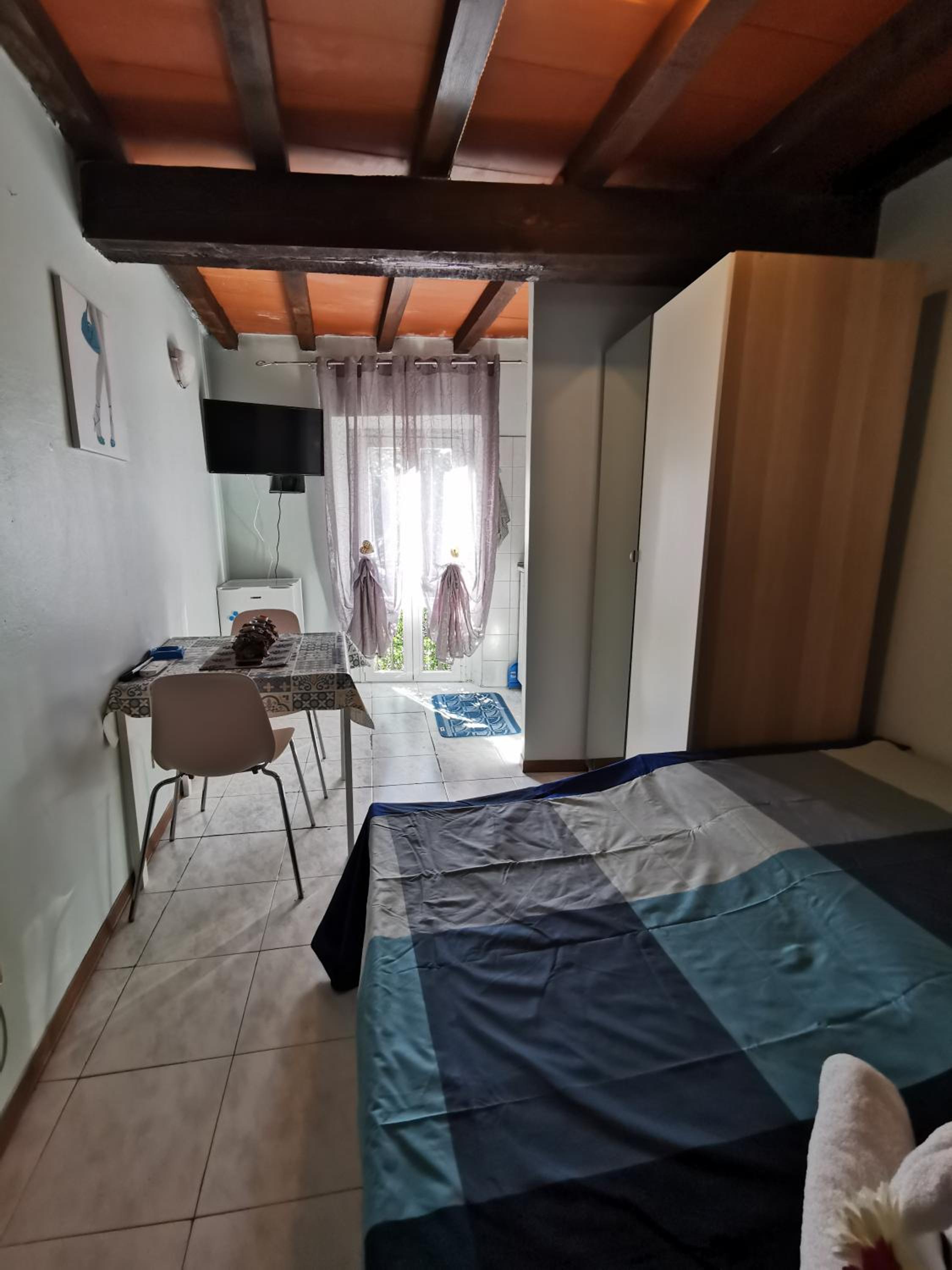One-Bedroom Apartment - Photo 5