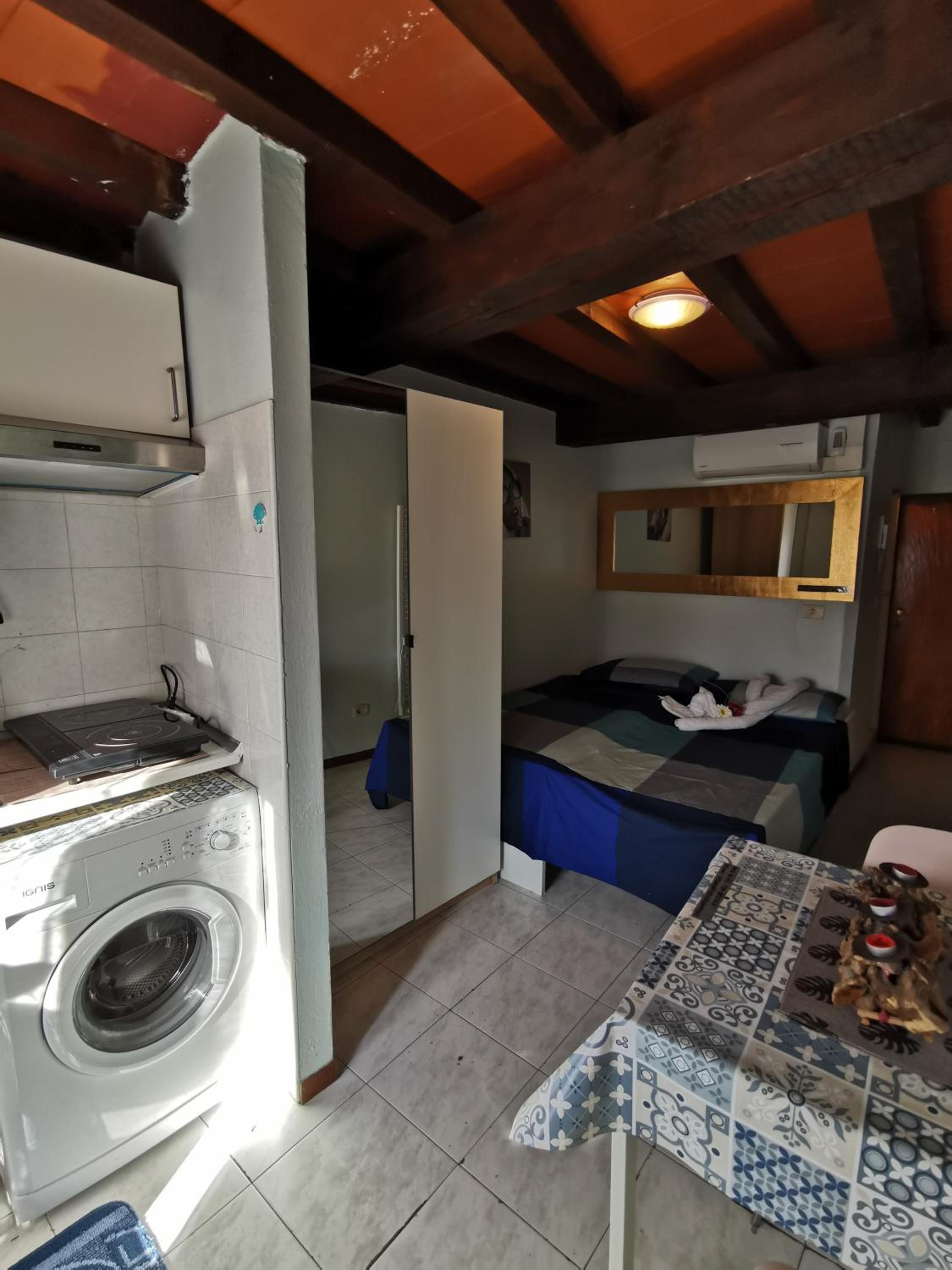 One-Bedroom Apartment - Photo 7