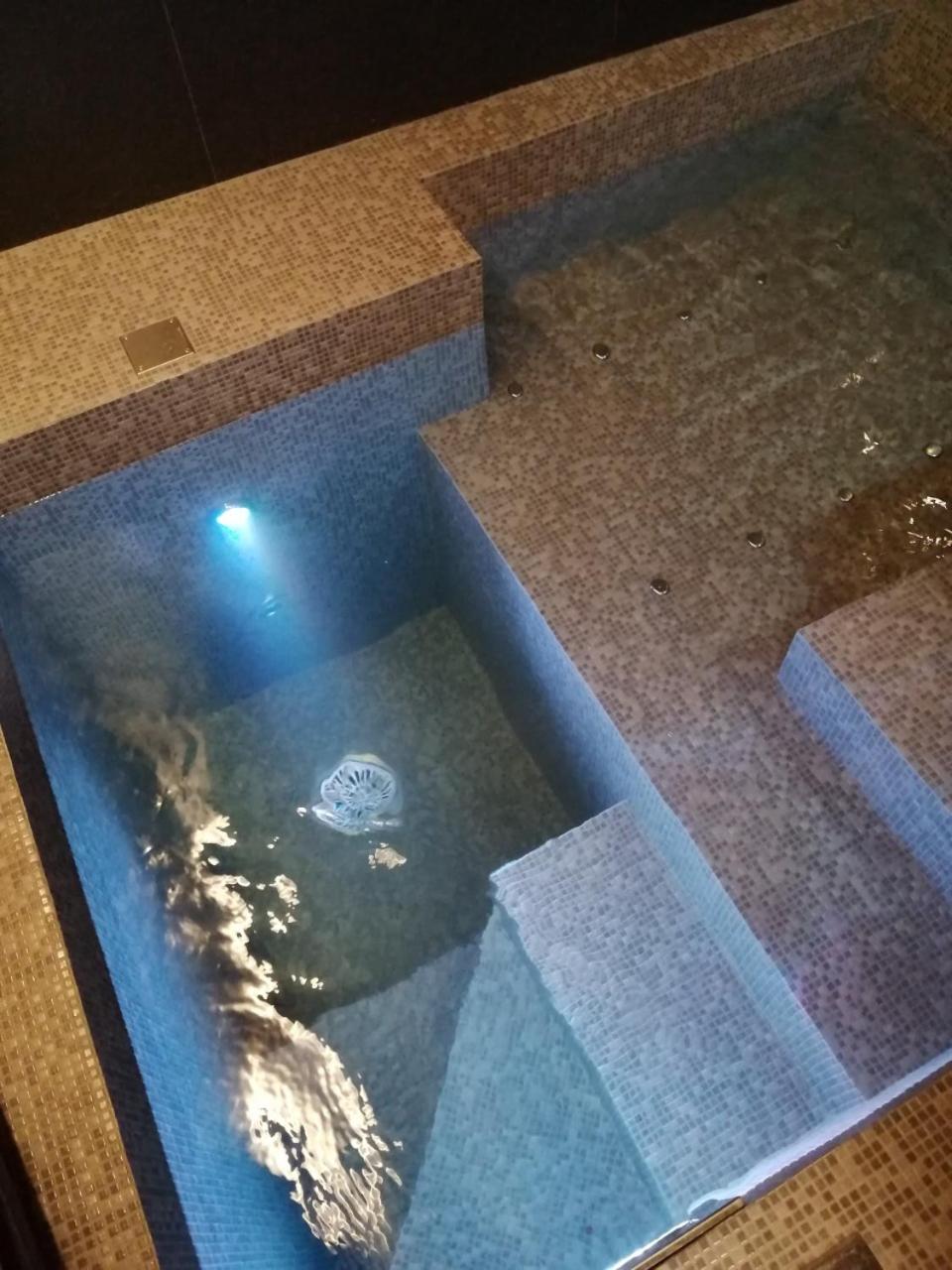 Suite with Spa Access - Photo 7