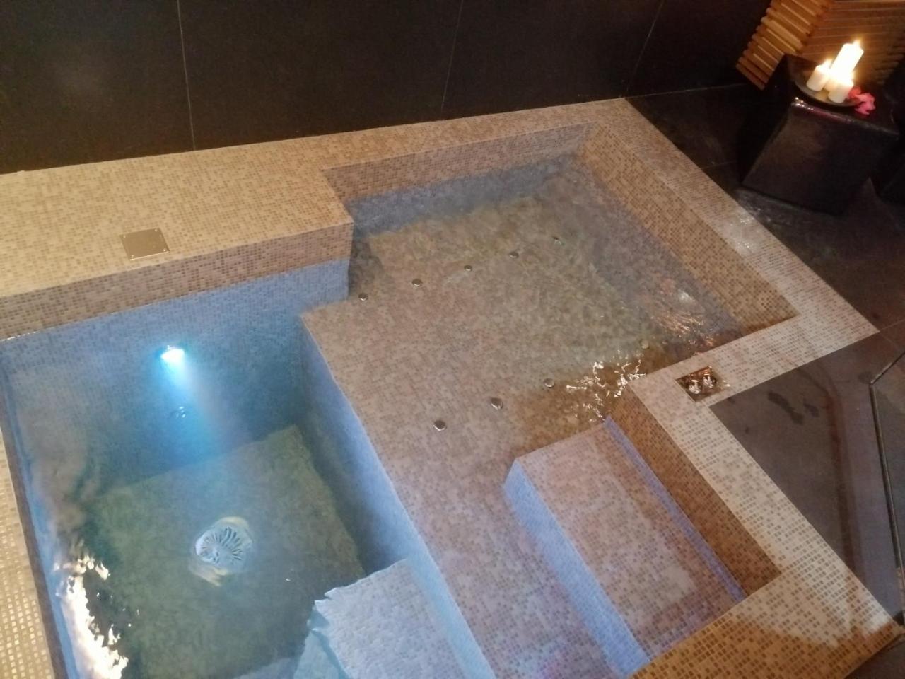 Suite with Spa Access - Photo 8