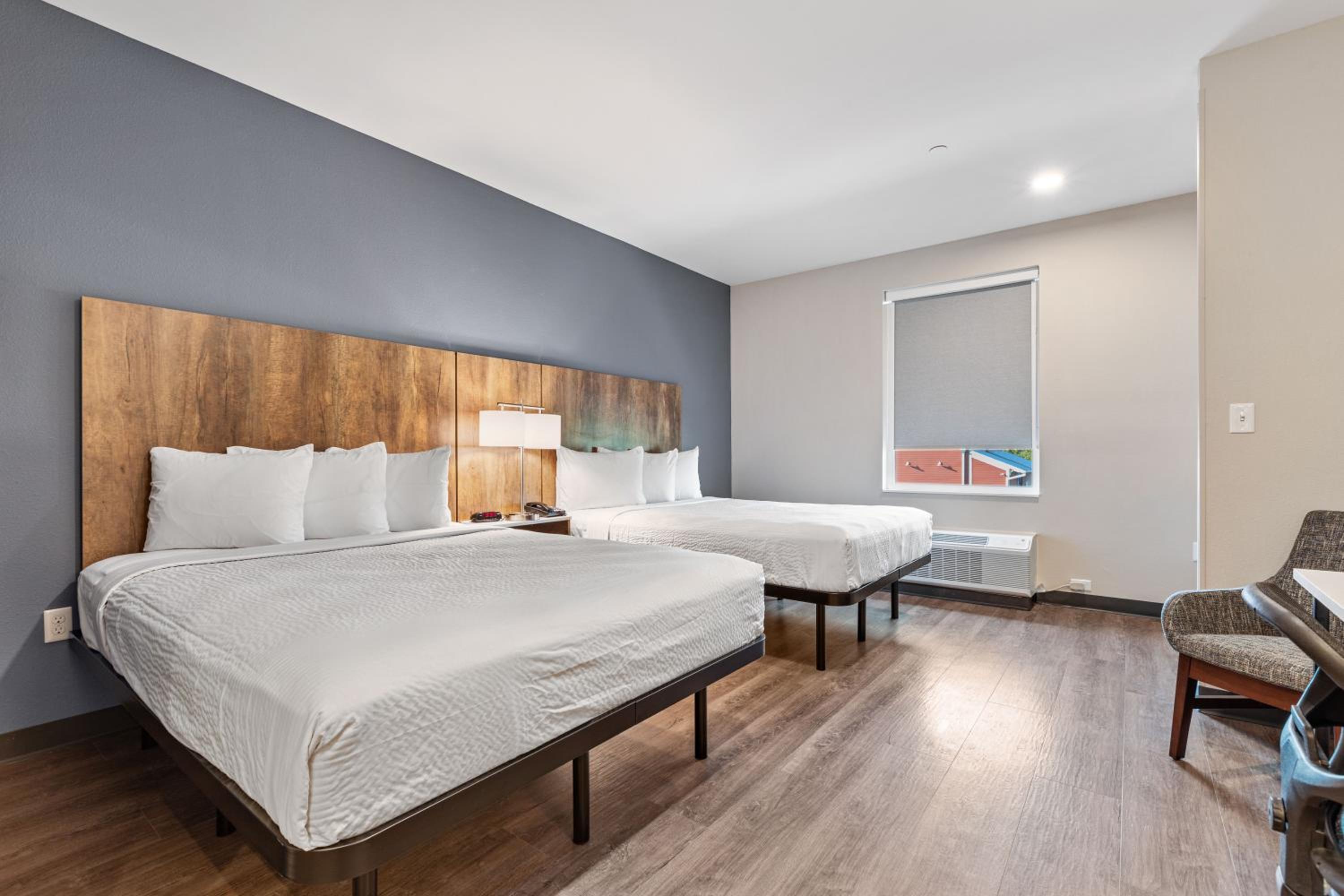 Studio with 2 Queen Beds - Non-Smoking - Photo 7