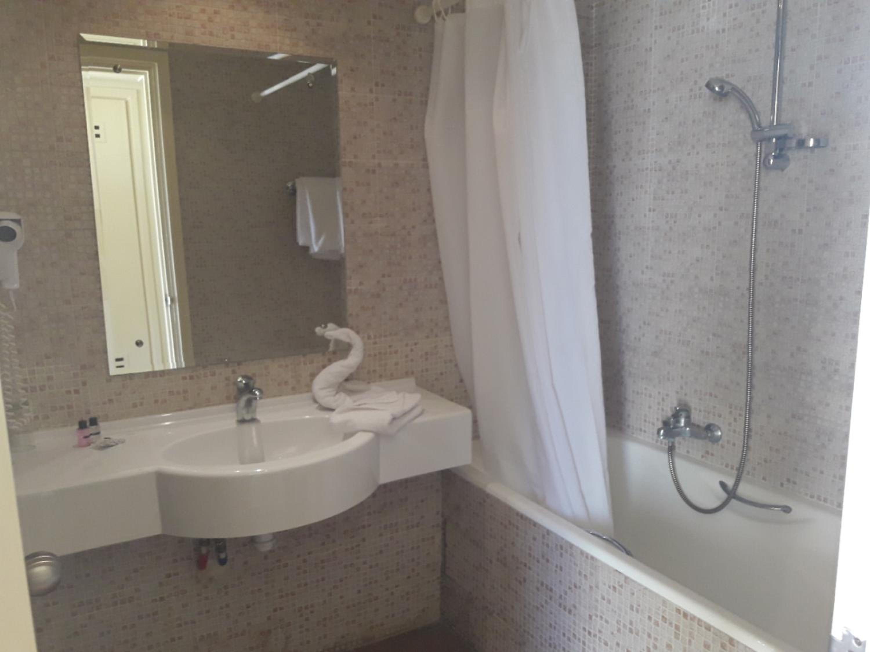 Standard Double Room - Photo 2