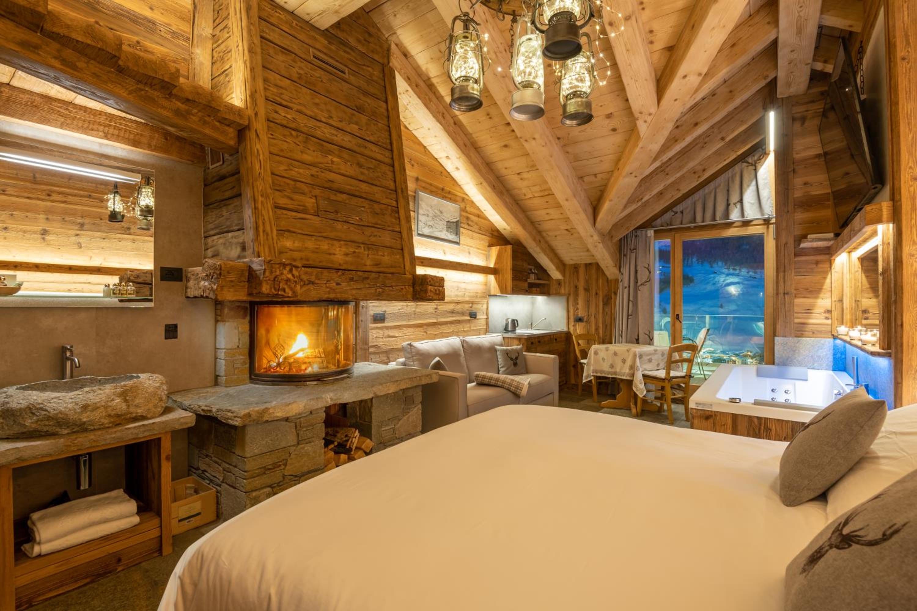 Suite Chalet with Fireplace photo 3