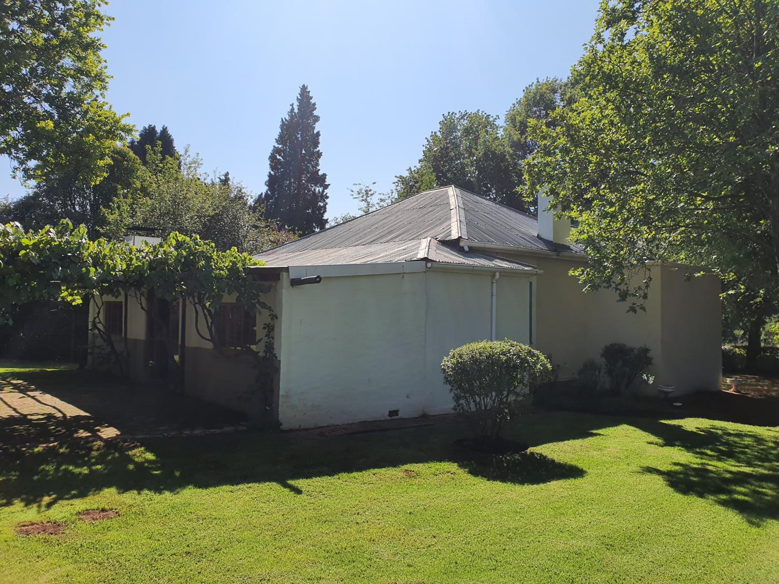 Four-Bedroom House - Photo 15