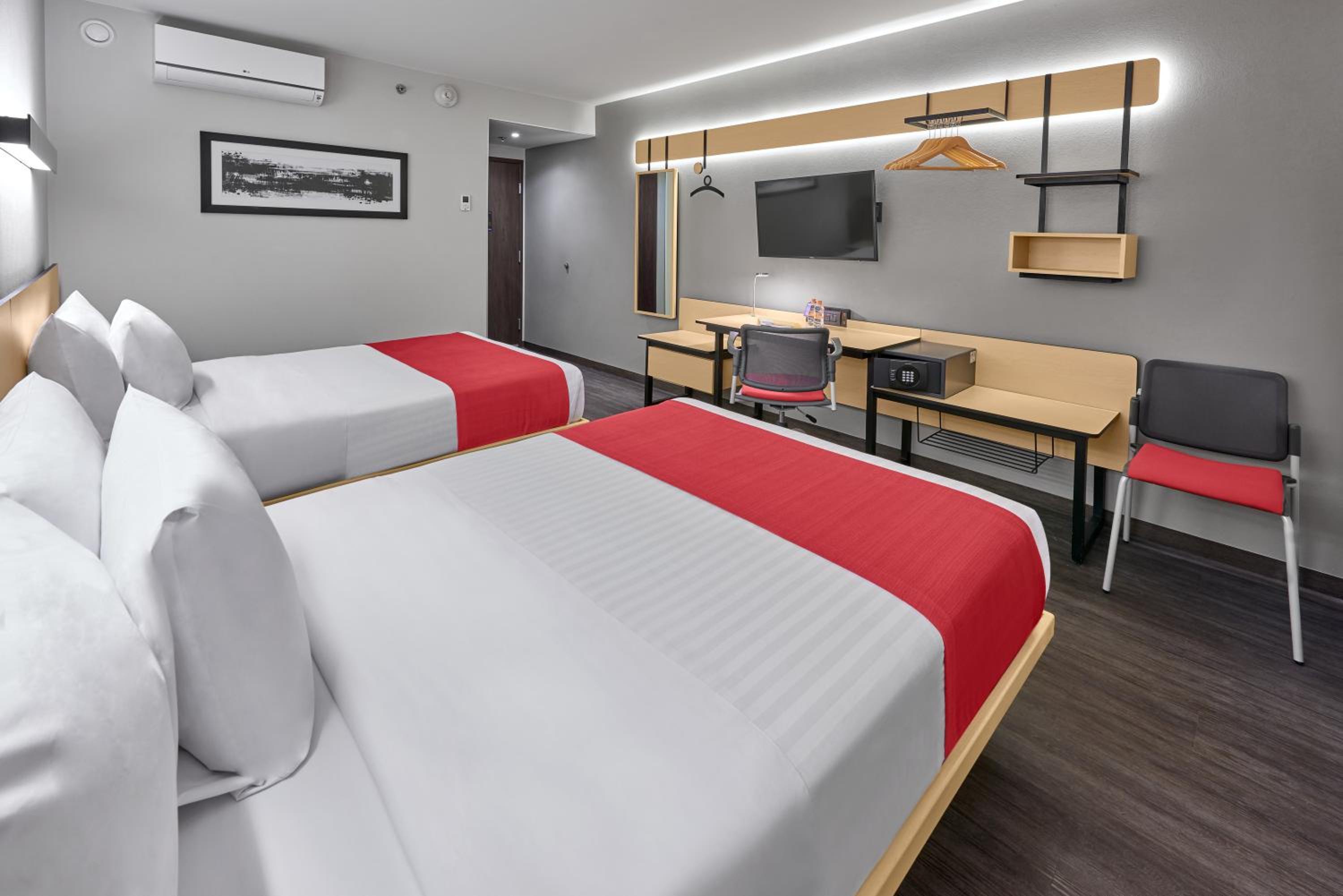 Double Room with Two Double Beds - Photo 4
