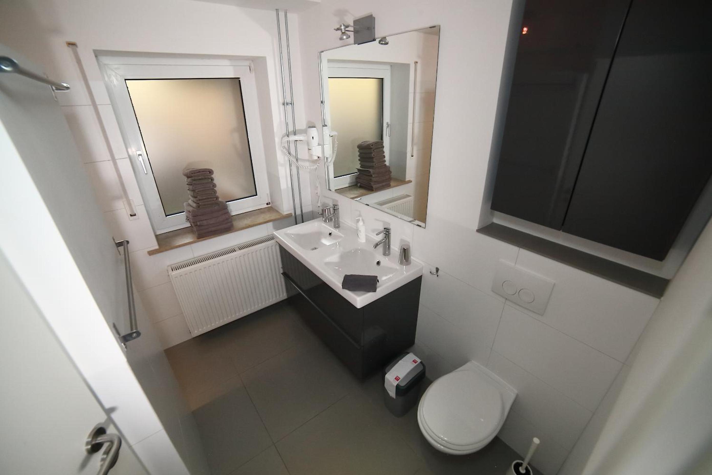 Apartment with Terrace - Photo 7