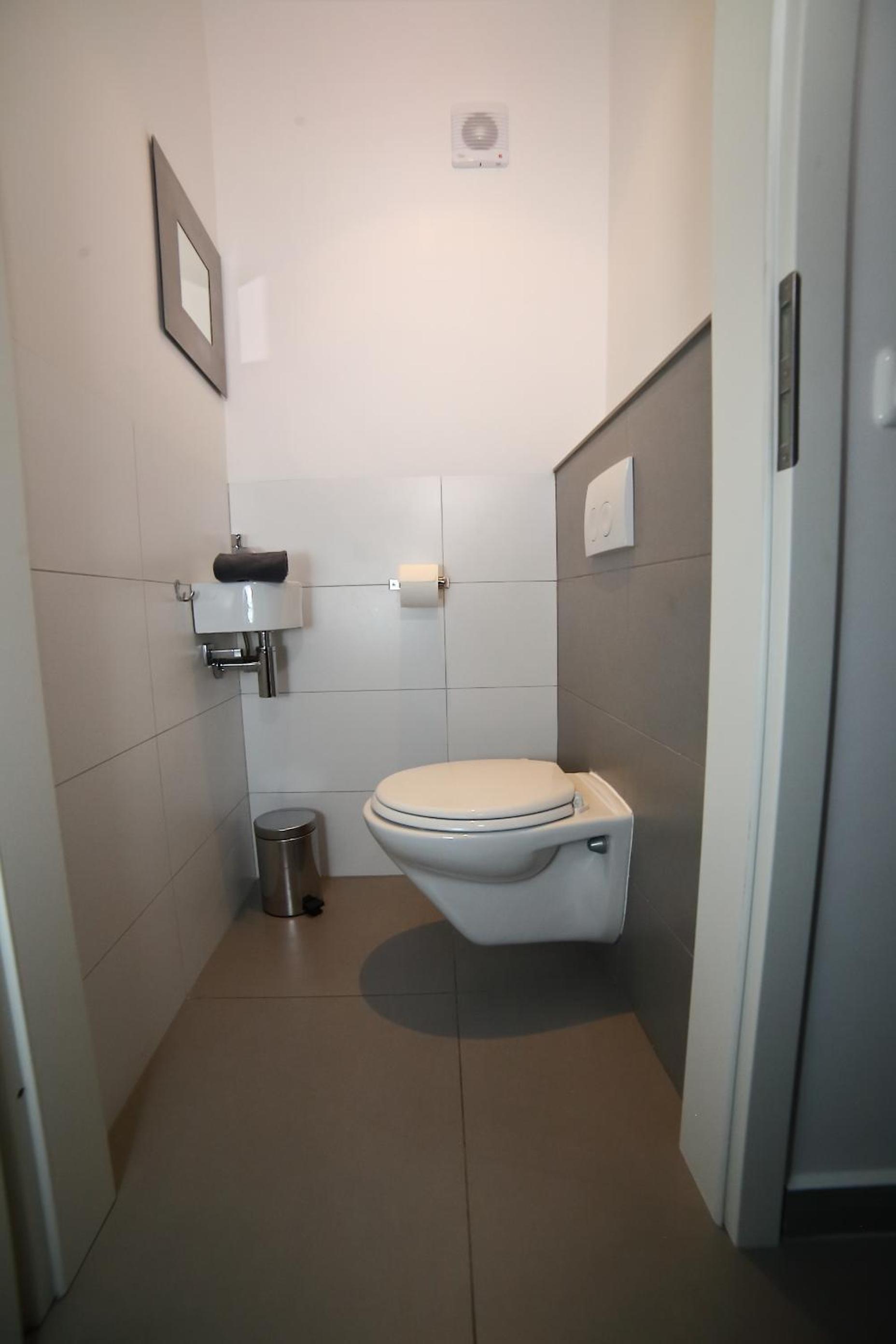 Apartment with Terrace - Photo 12