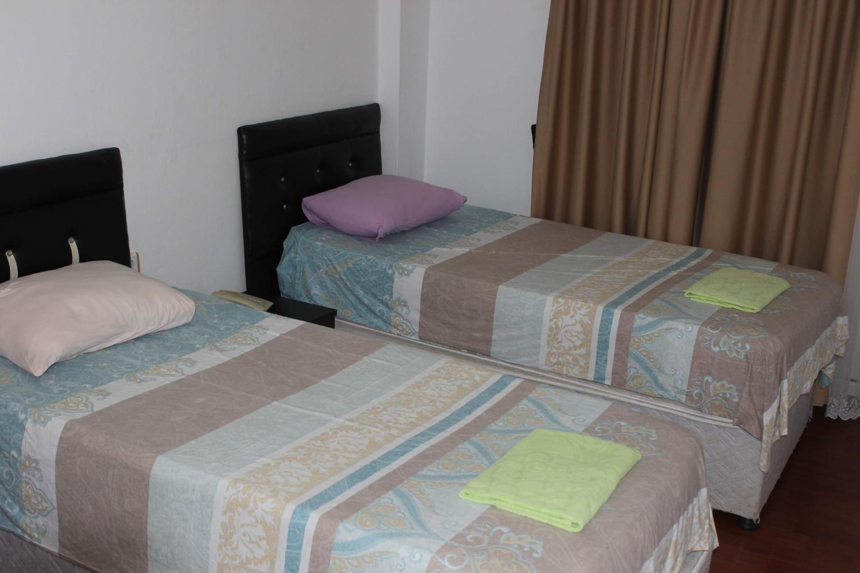 Large Double Room - Photo 1