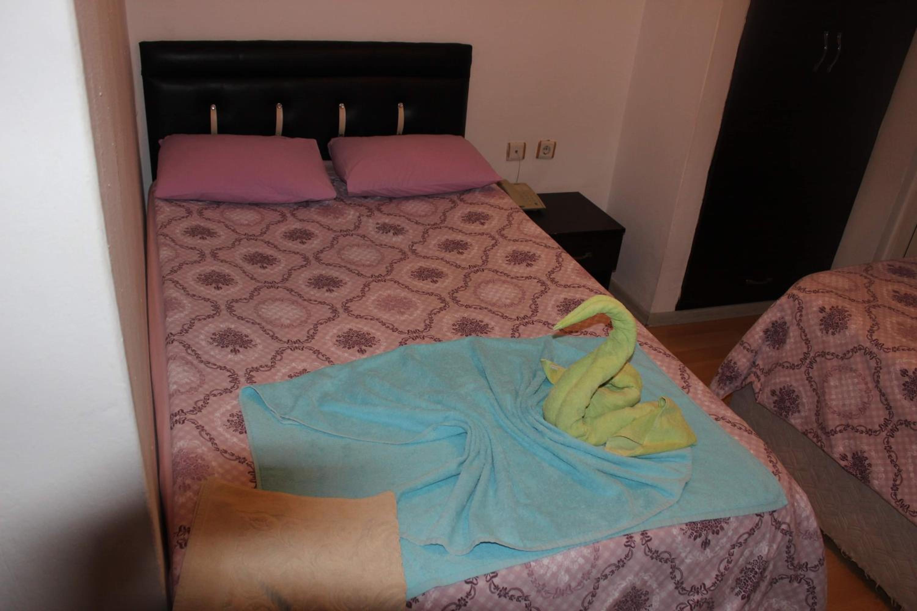 Large Double Room - Photo 6