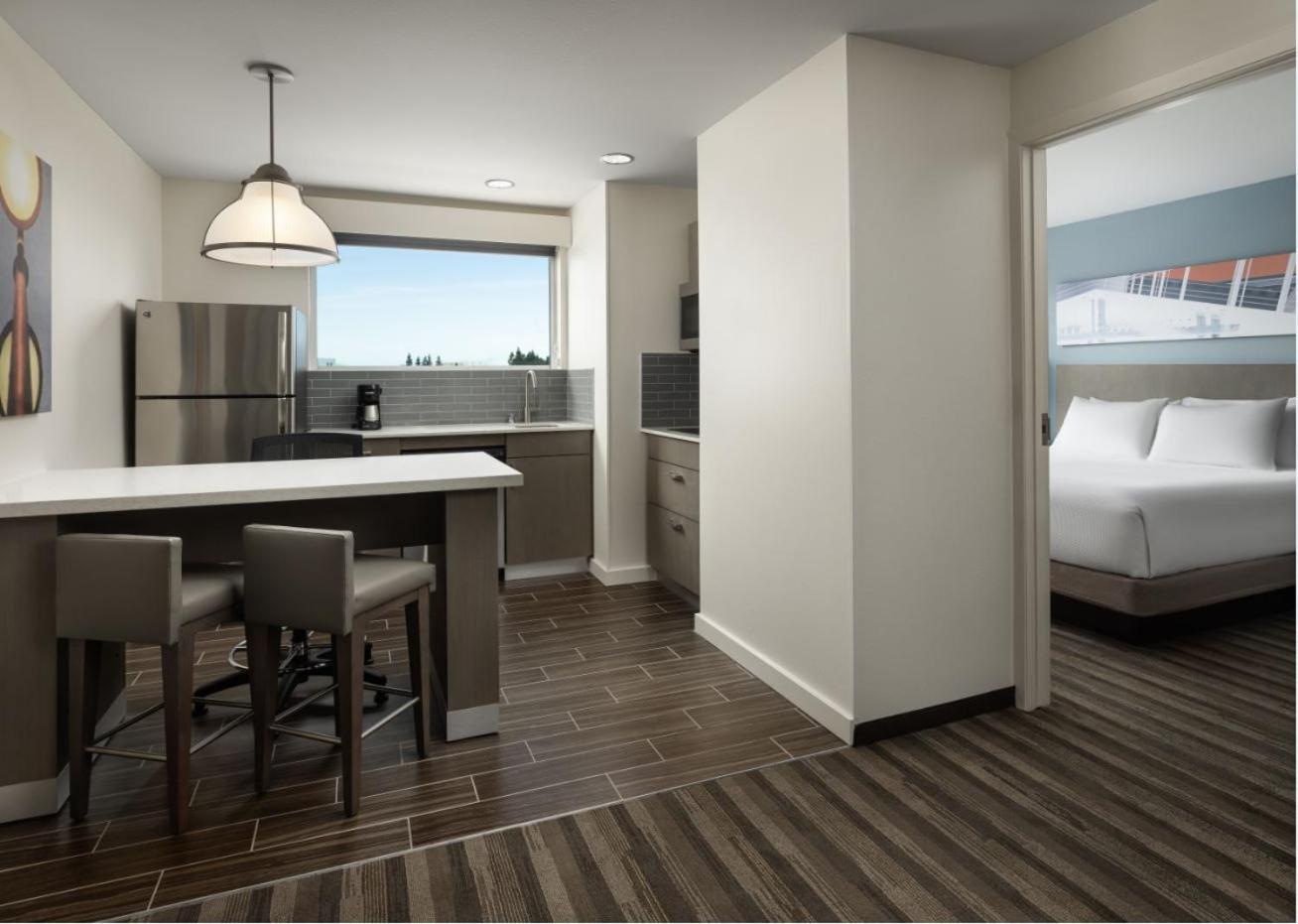One-Bedroom King Suite with Kitchen photo 1