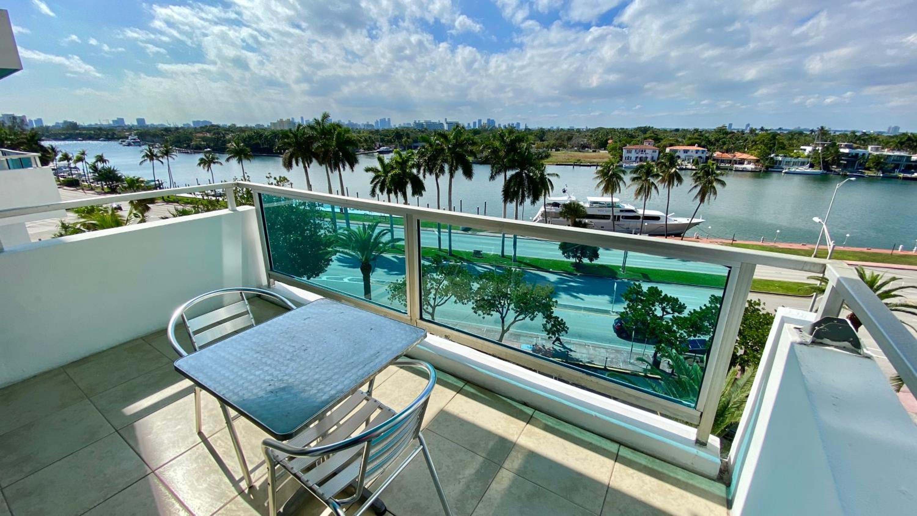 Junior Two-Bedroom Suite with Balcony - Photo 3