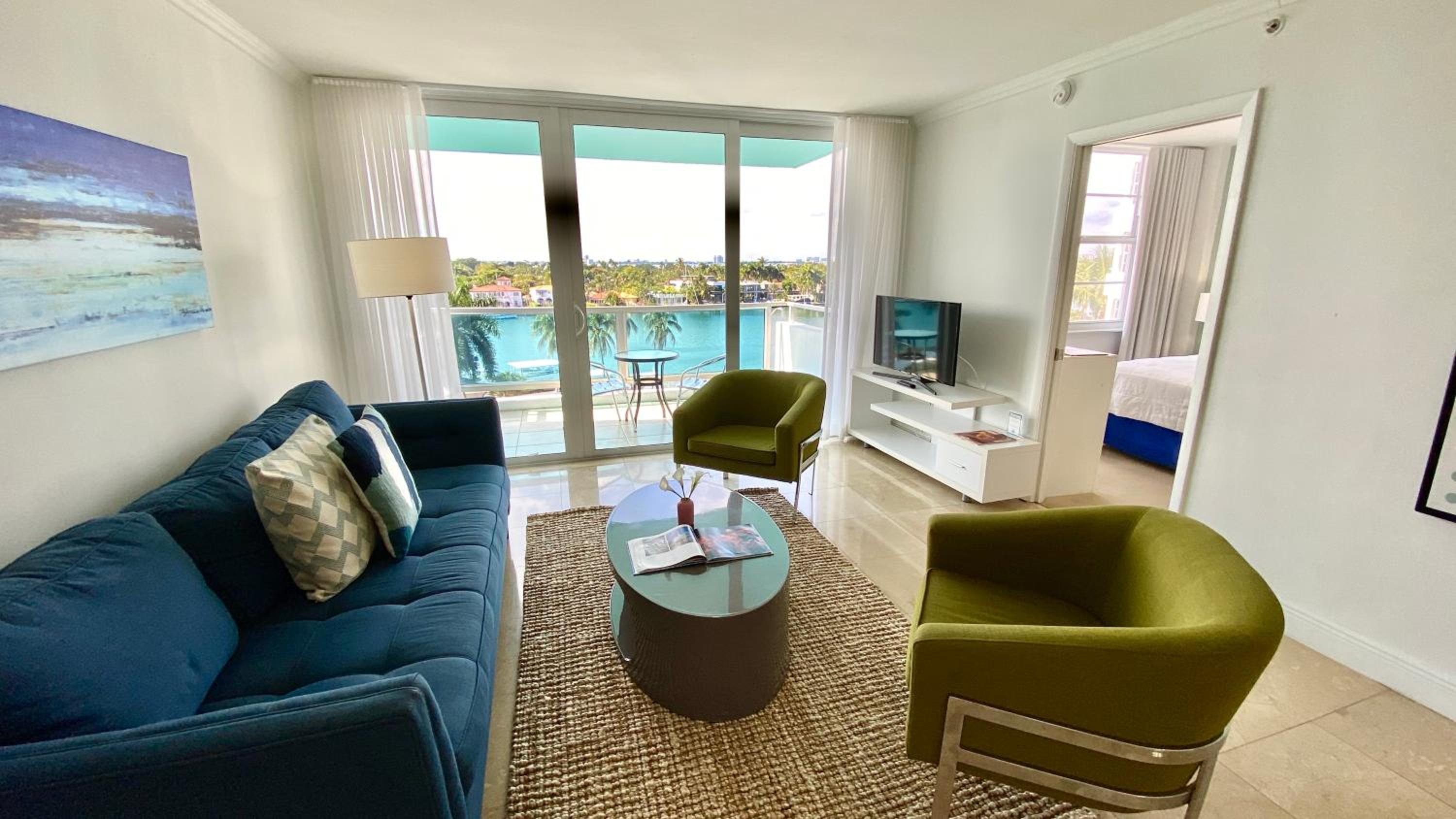 Junior Two-Bedroom Suite with Balcony - Photo 7