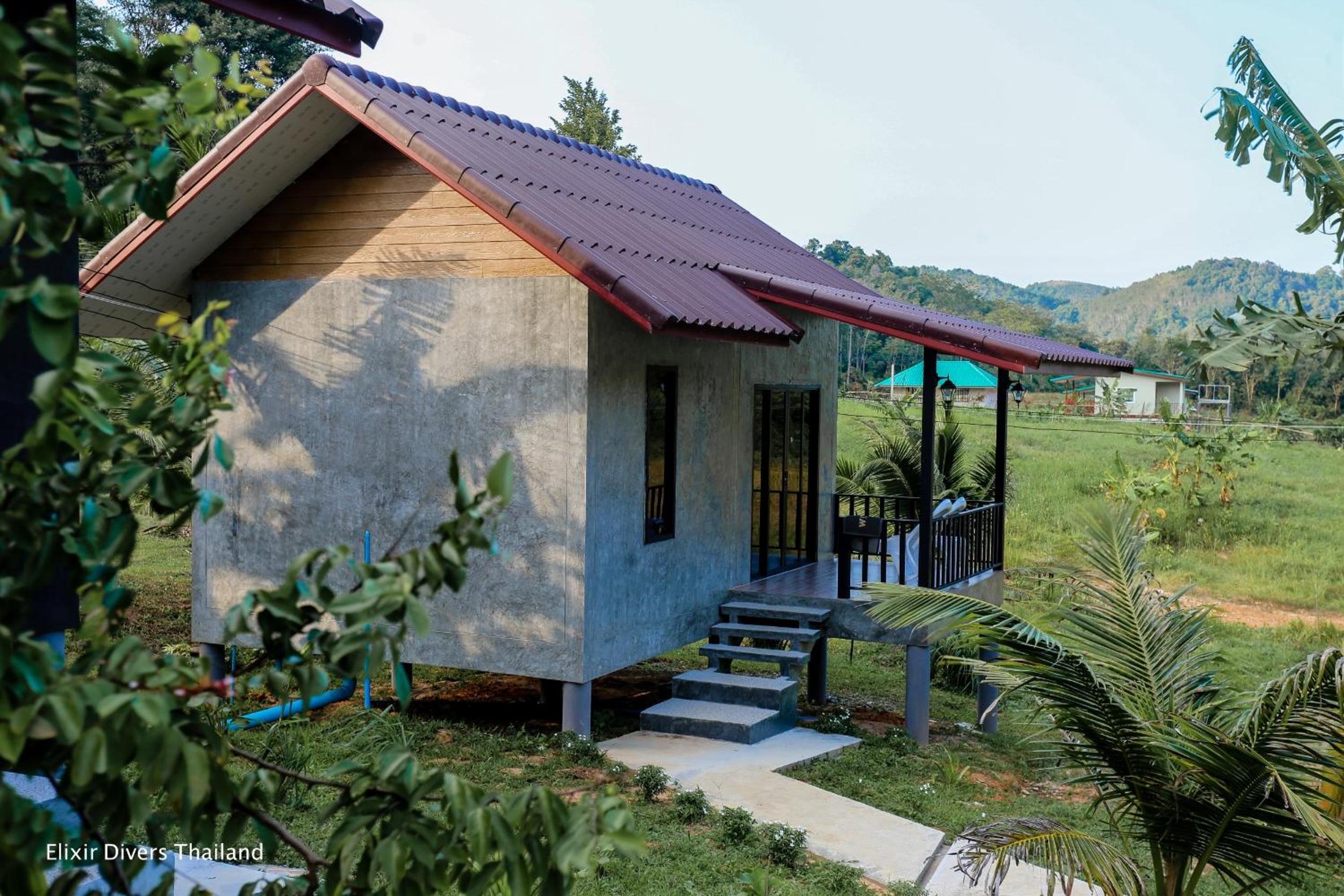 Deluxe Bungalow with Garden View - Photo 4