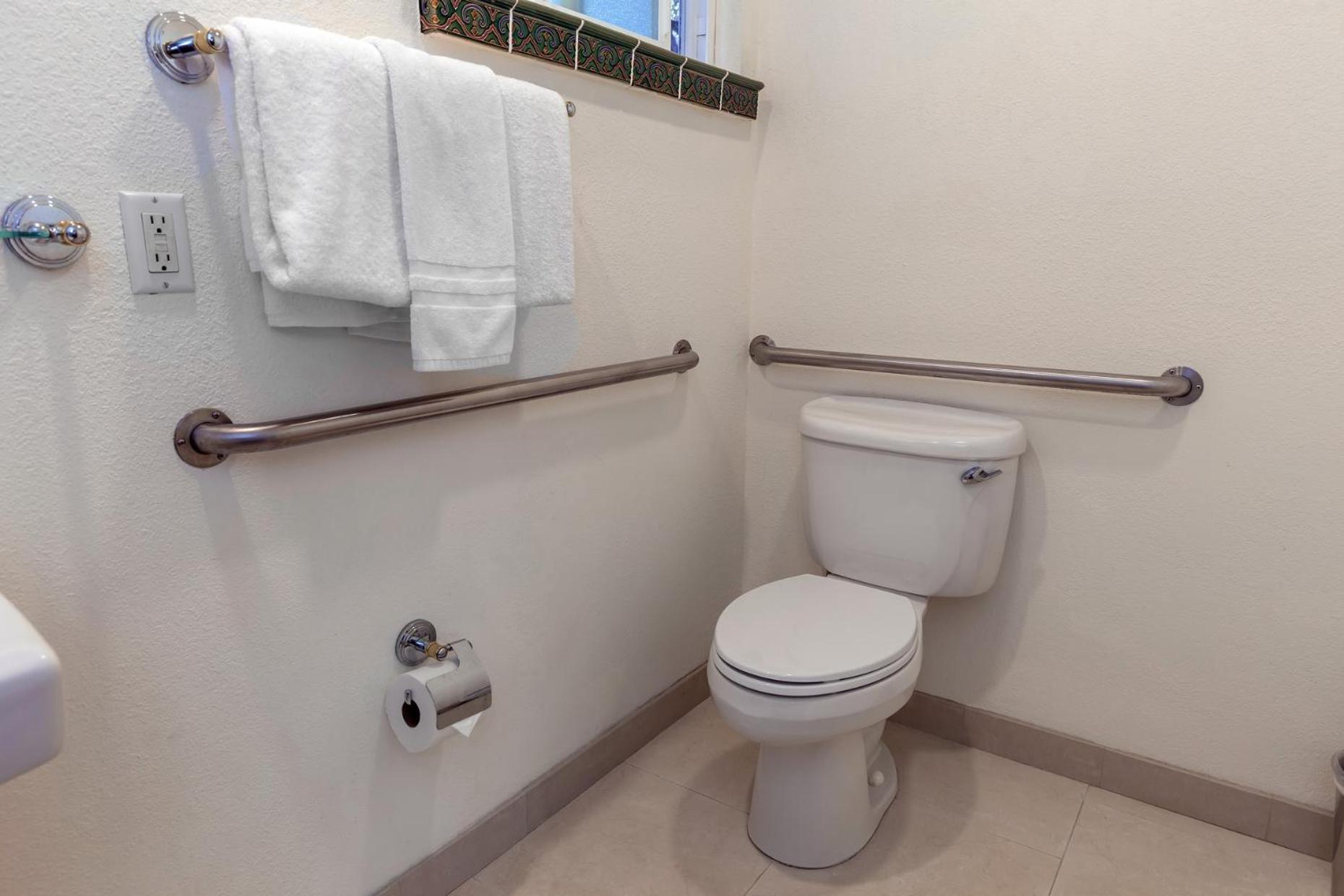Double Room - Disability Access photo 3