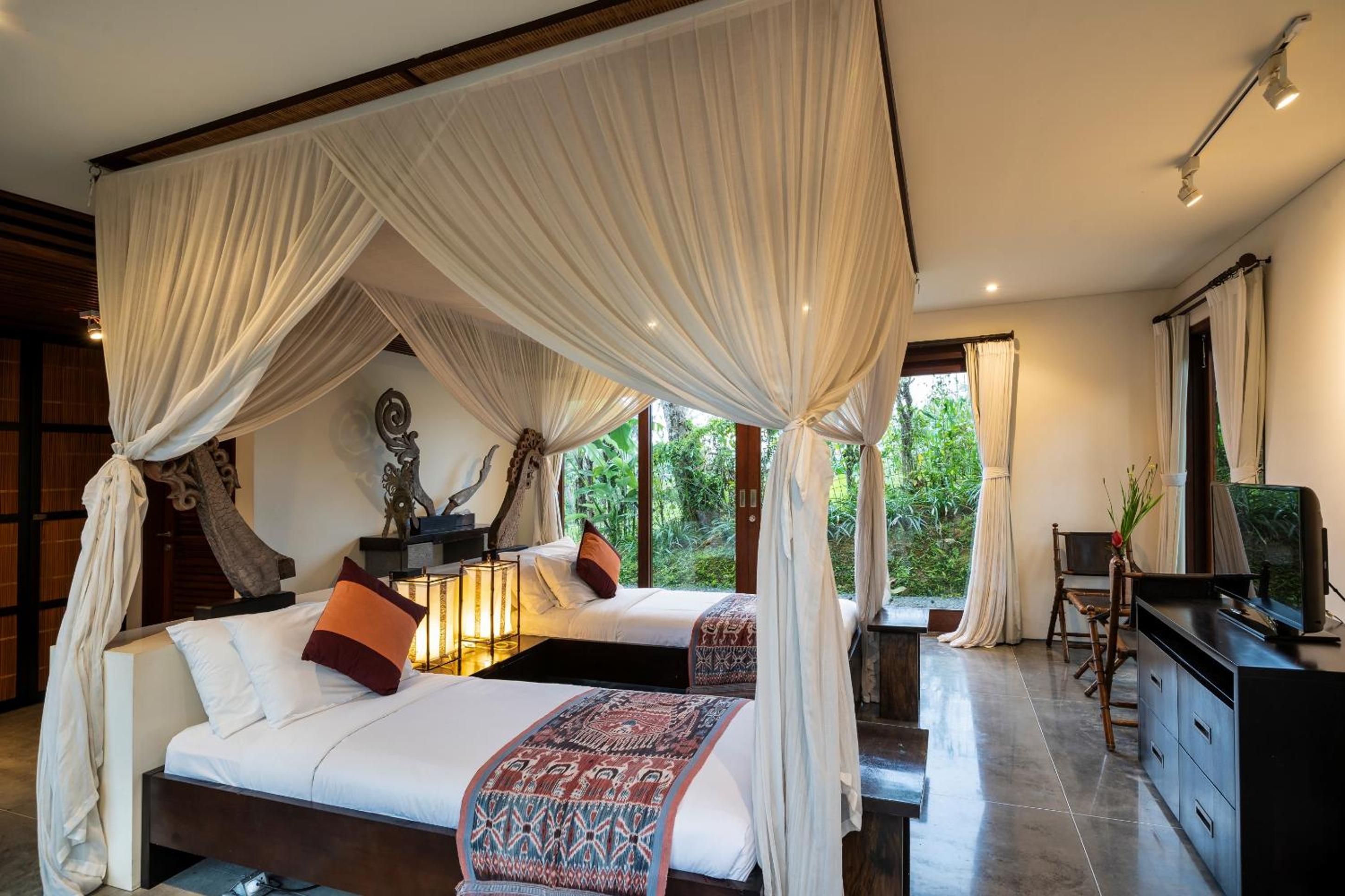 Villa with Private Pool - Photo 15