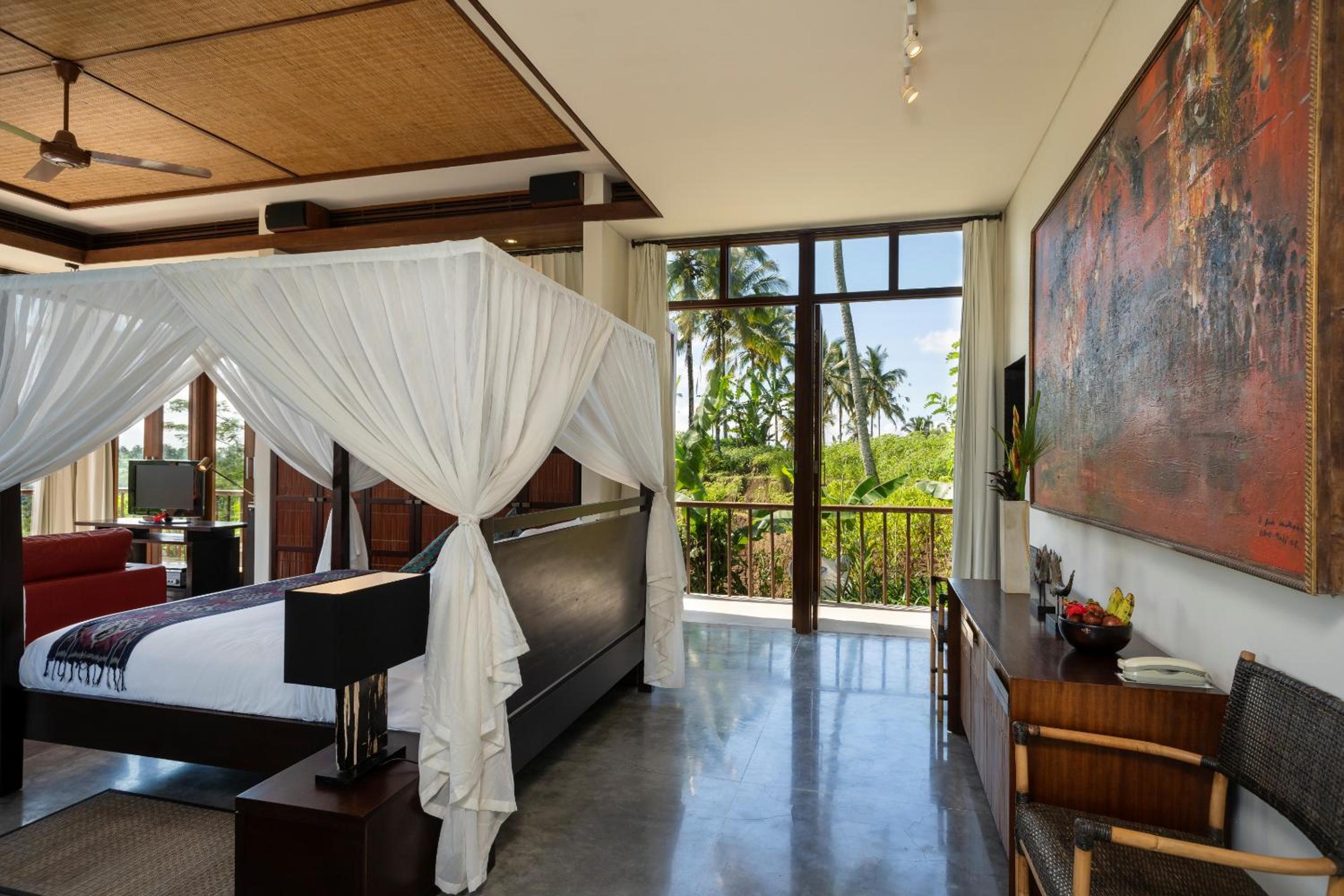 Villa with Private Pool - Photo 1