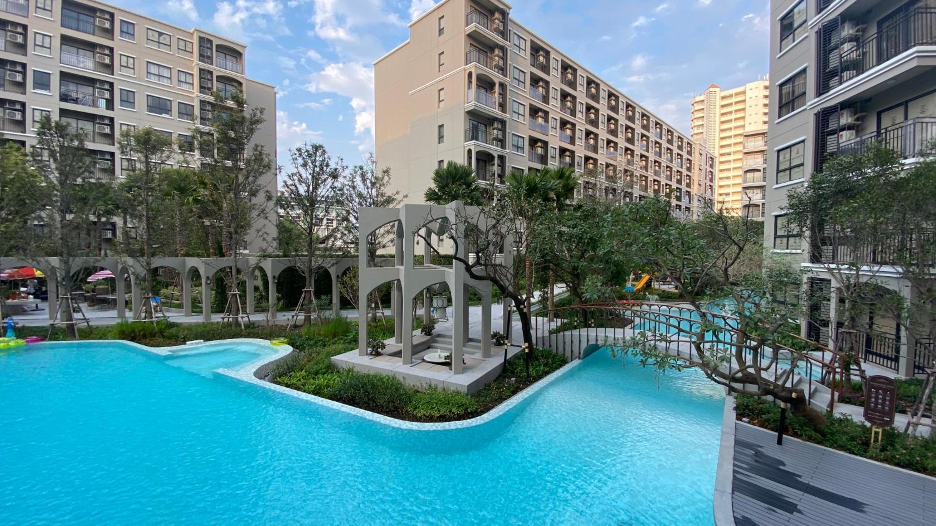 Apartment with Pool View  - Photo 2