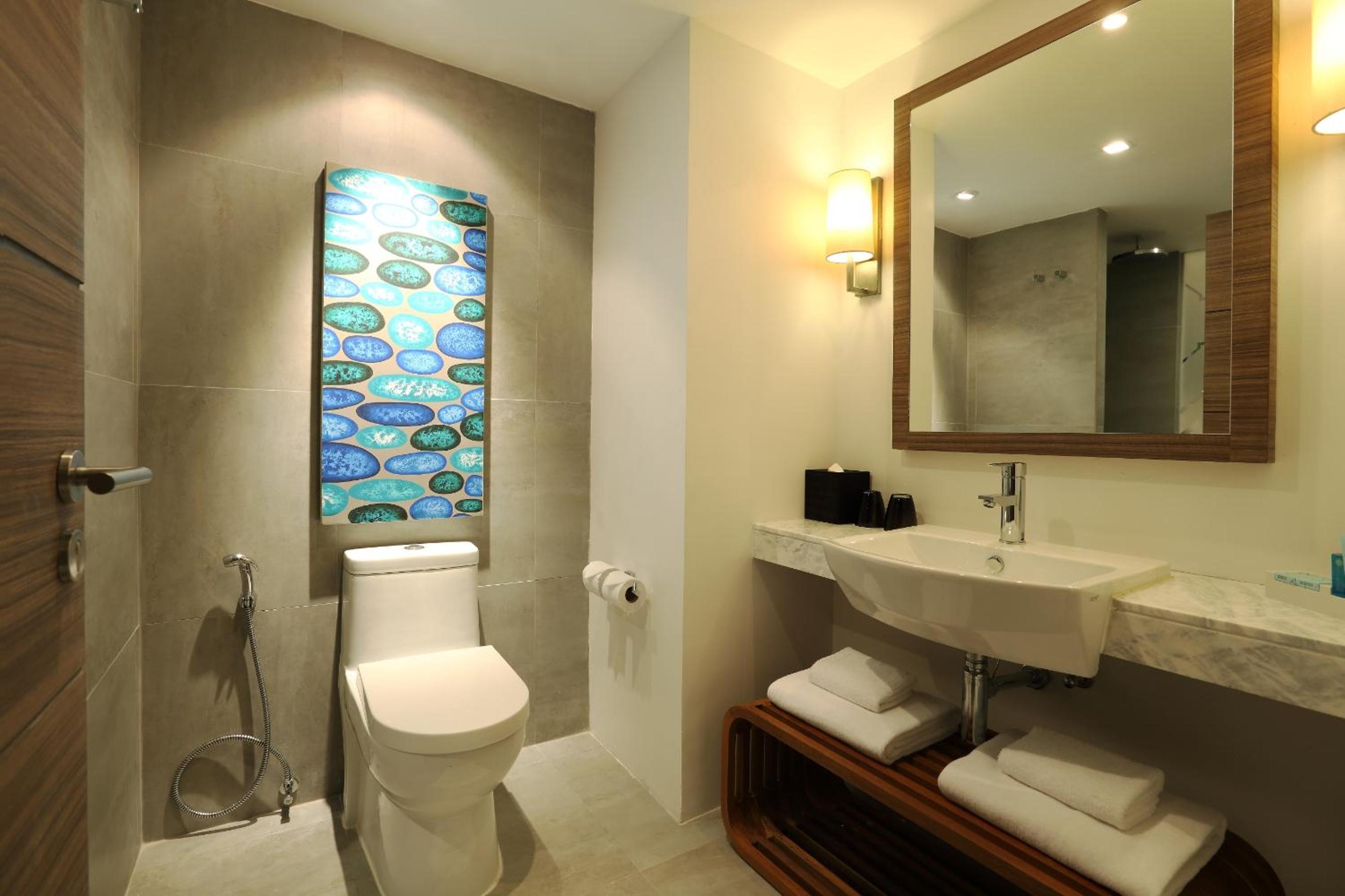 Premium King Room - Photo 3