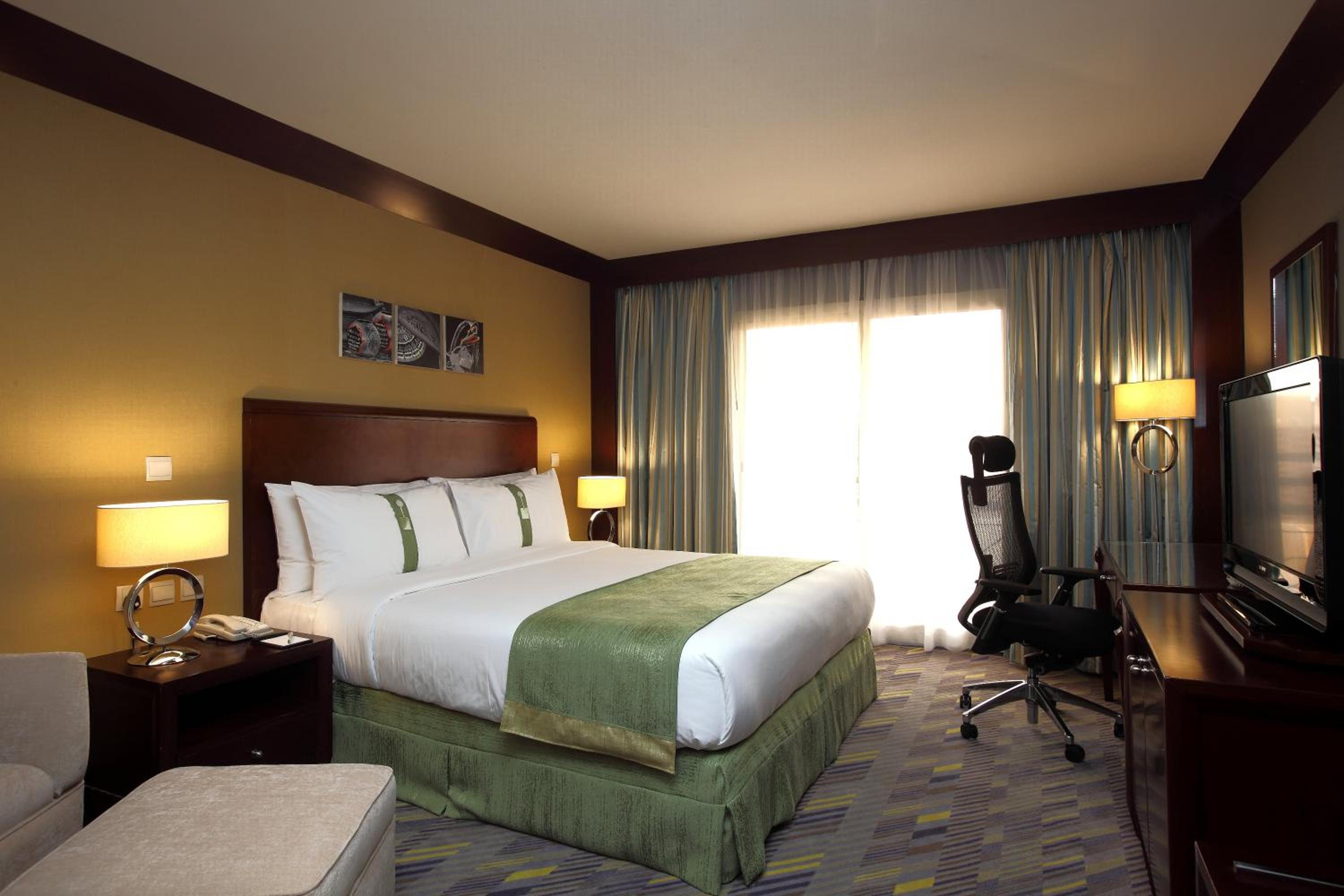 Standard King Room - Non-Smoking  - Photo 2