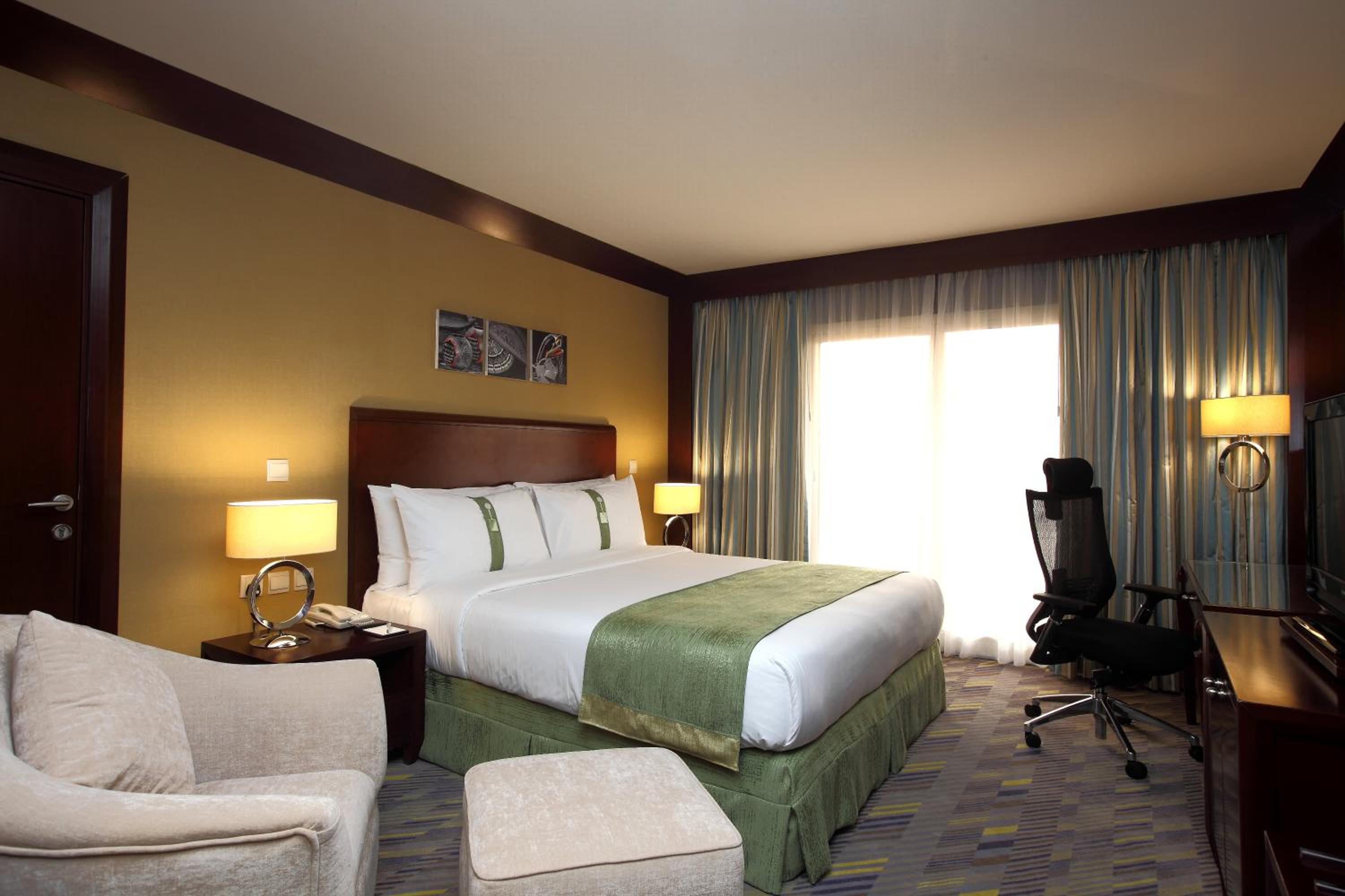 Standard King Room - Non-Smoking  - Photo 3