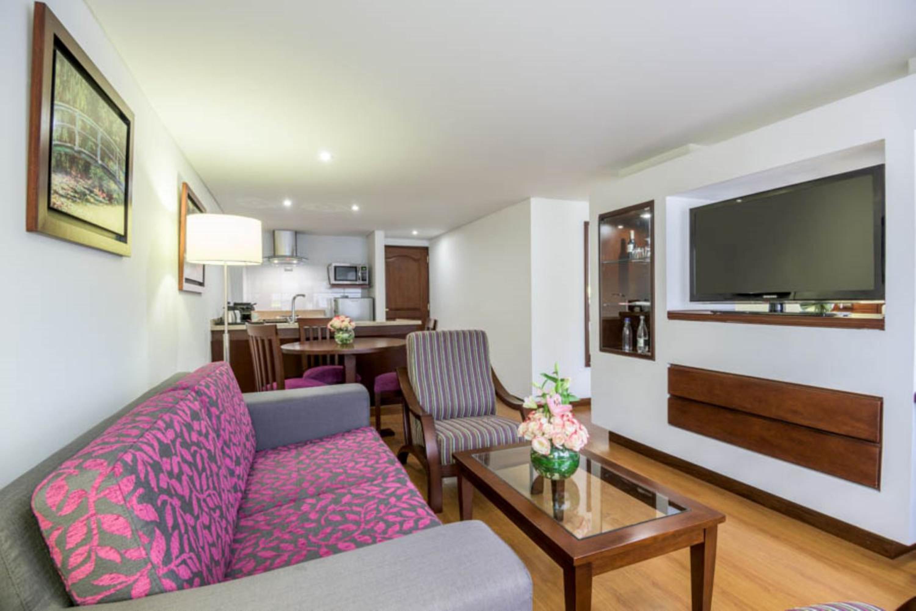 1 King Bed, Suite, Upper Floor photo 2