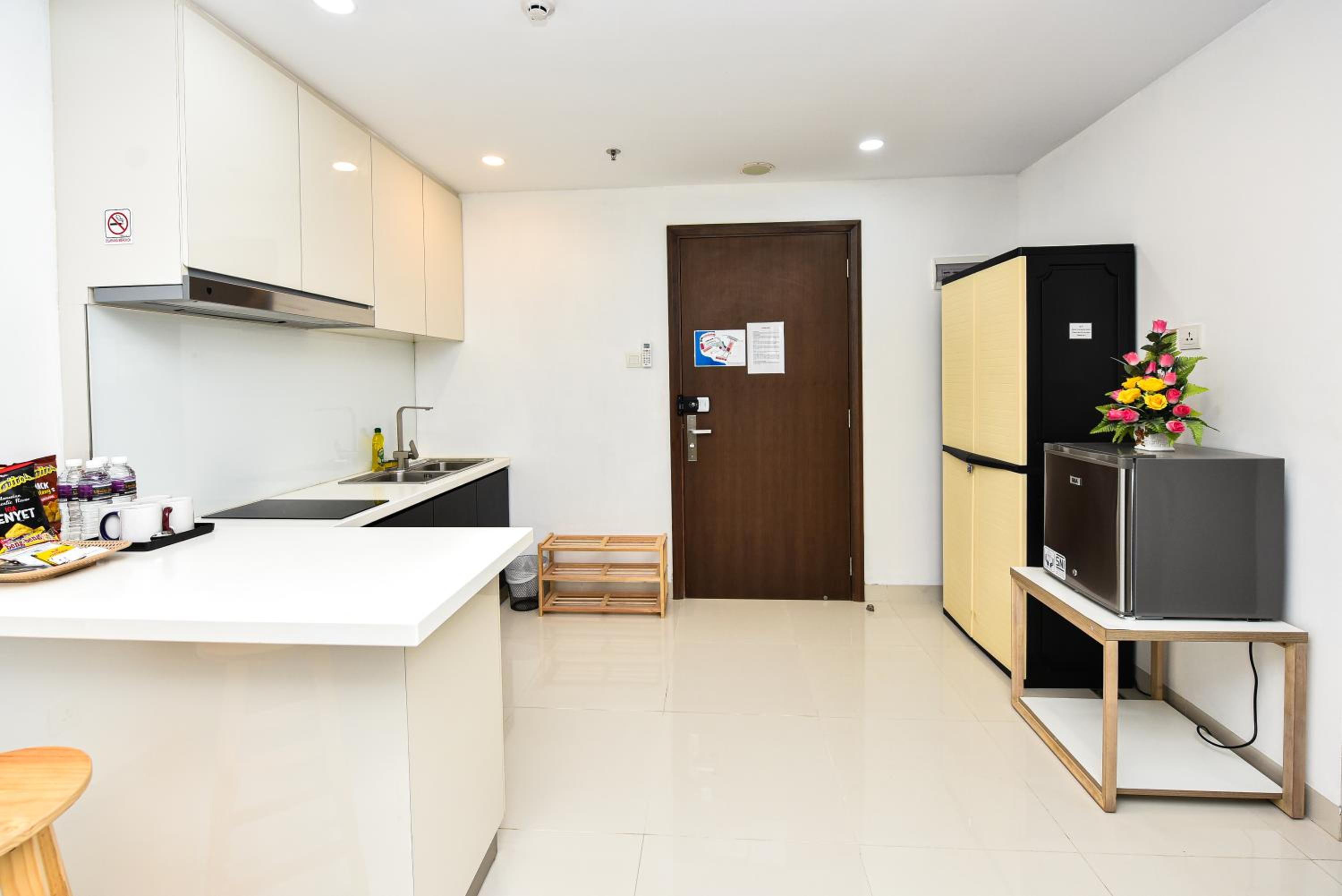 One-Bedroom Apartment - Photo 6