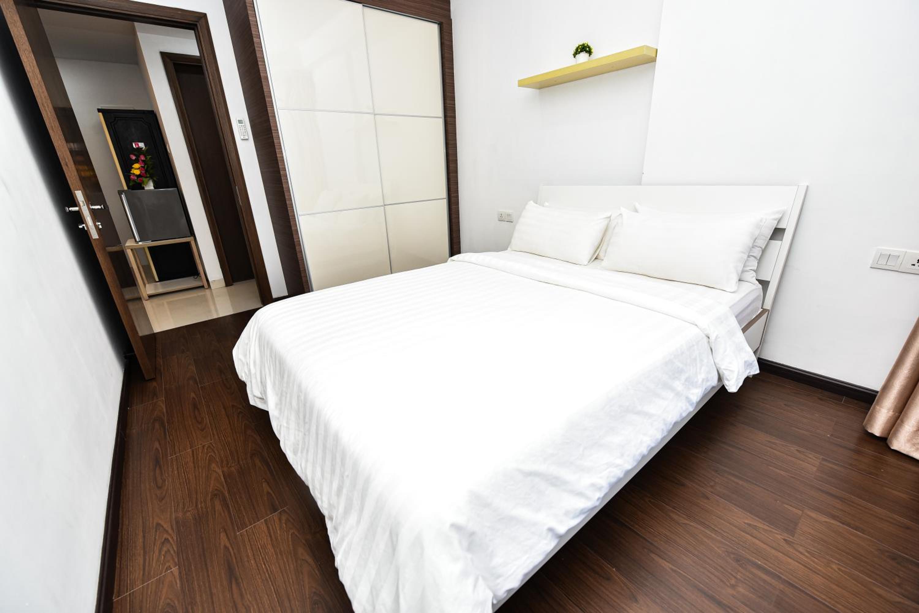 One-Bedroom Apartment - Photo 3