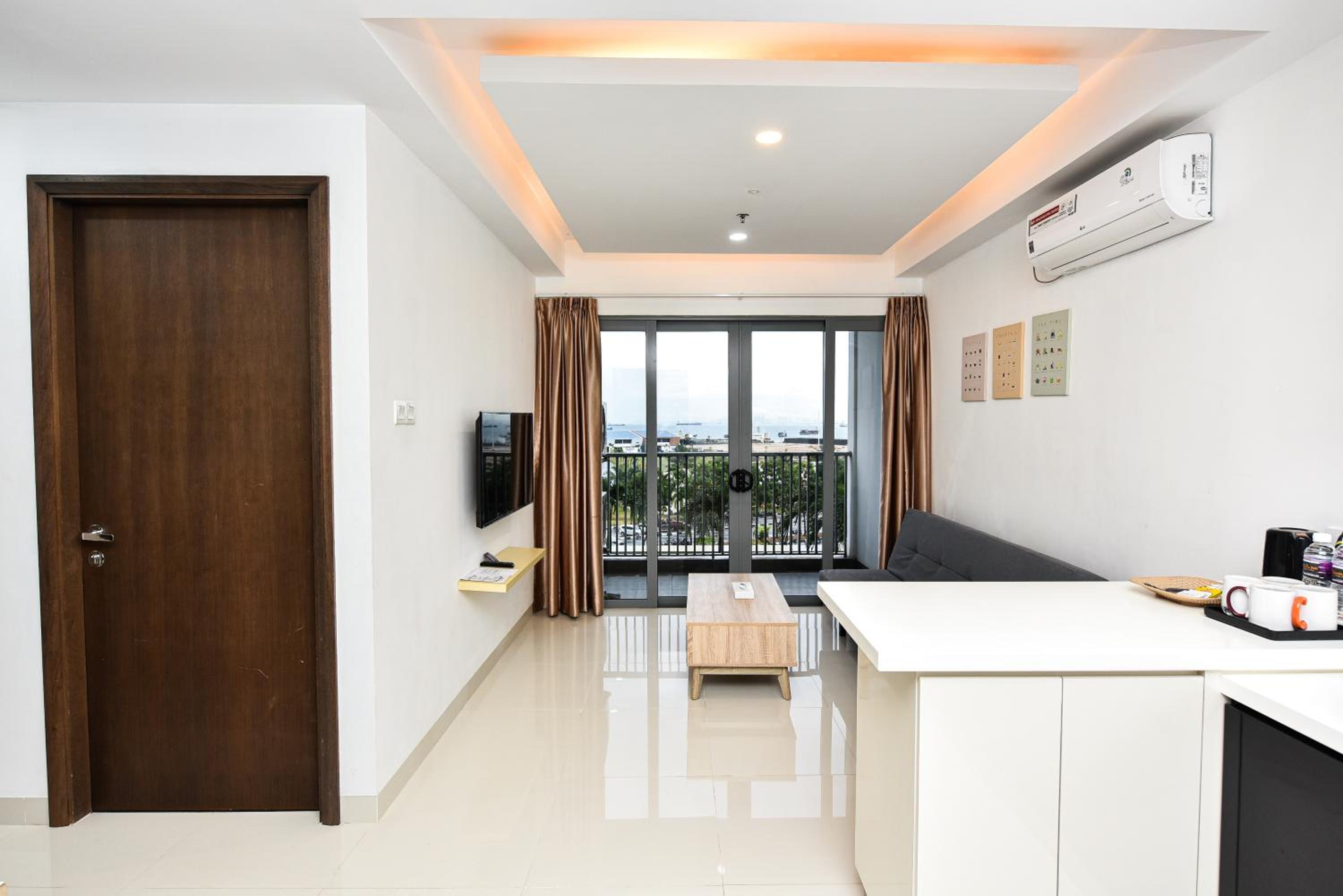 One-Bedroom Apartment - Photo 13