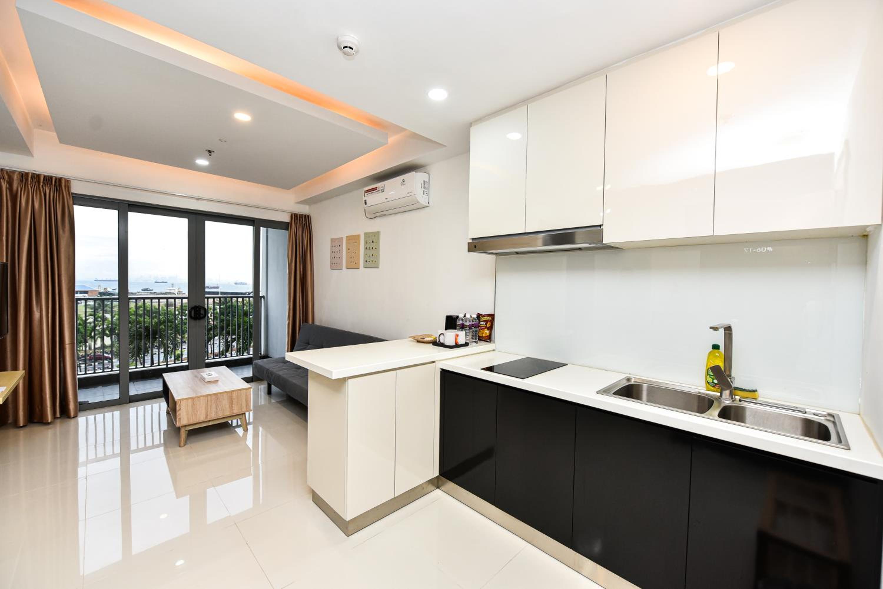 One-Bedroom Apartment - Photo 14
