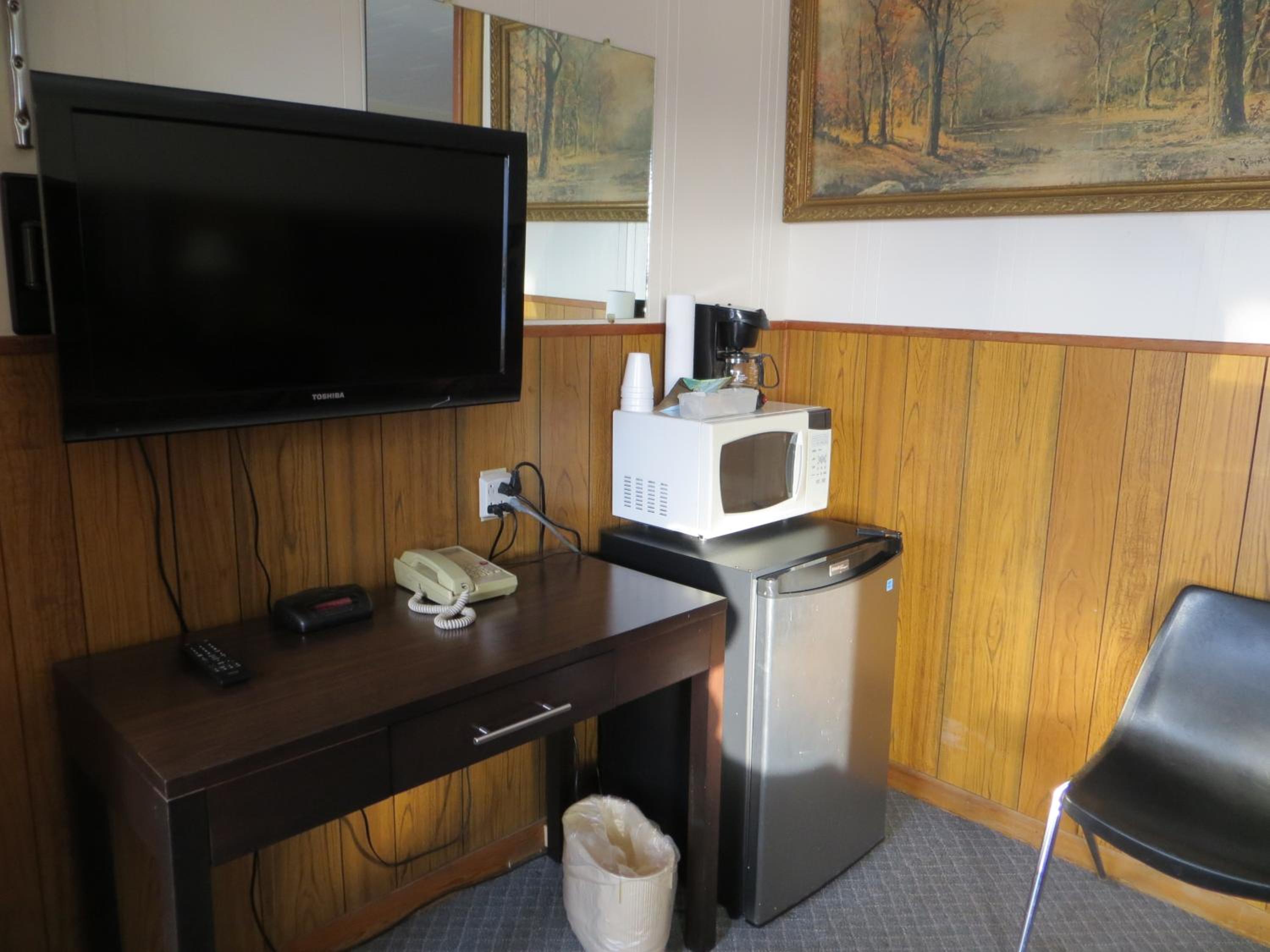 Queen Room with Two Queen Beds photo 1