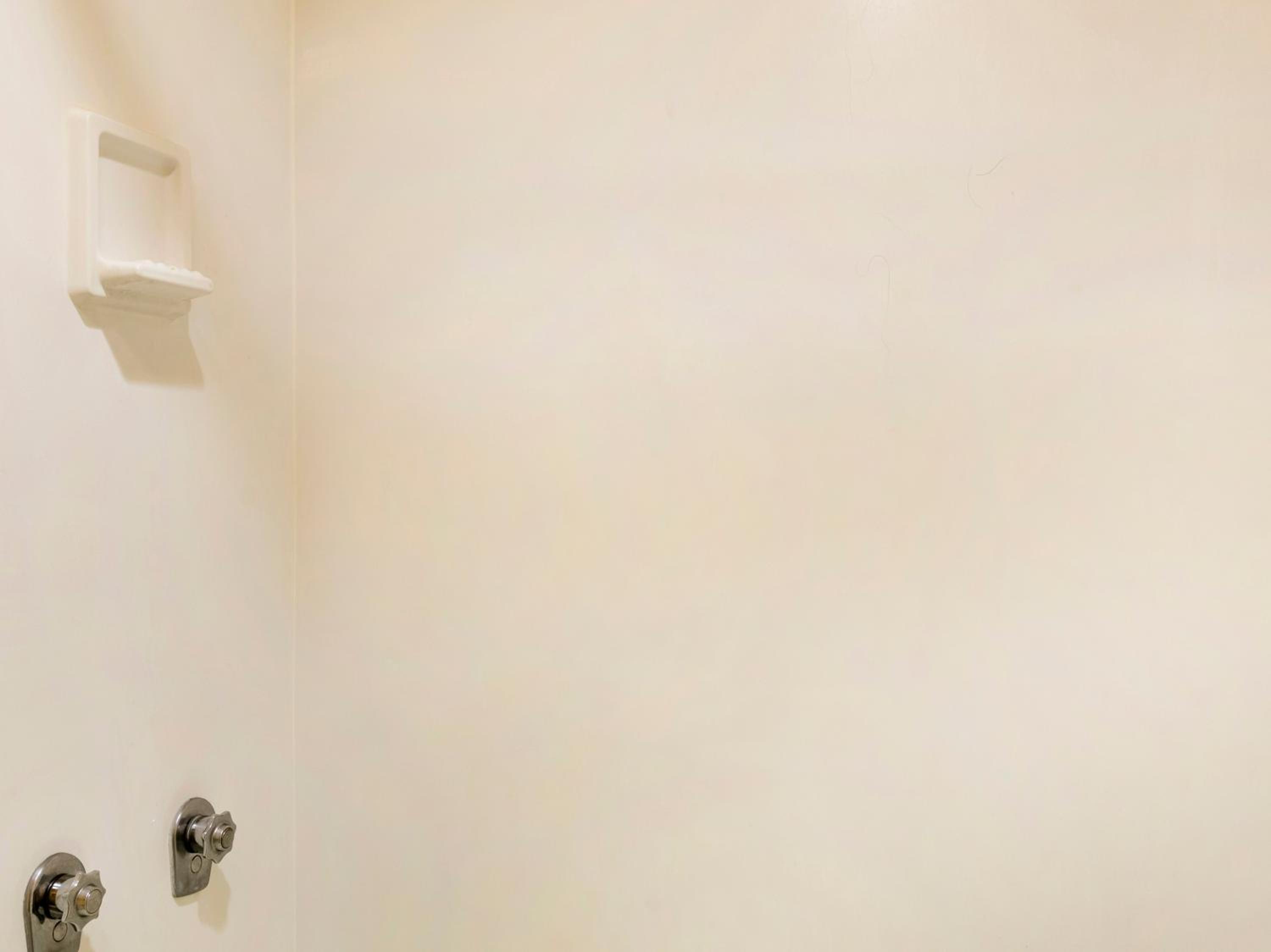 Suite with Hot Tub - Photo 5