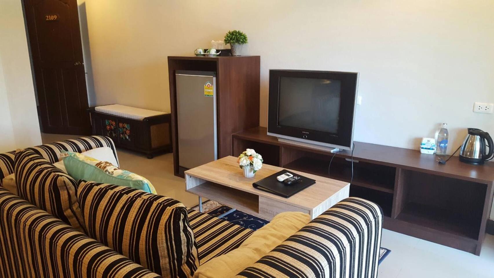 Junior Suite with Terrace - Photo 7