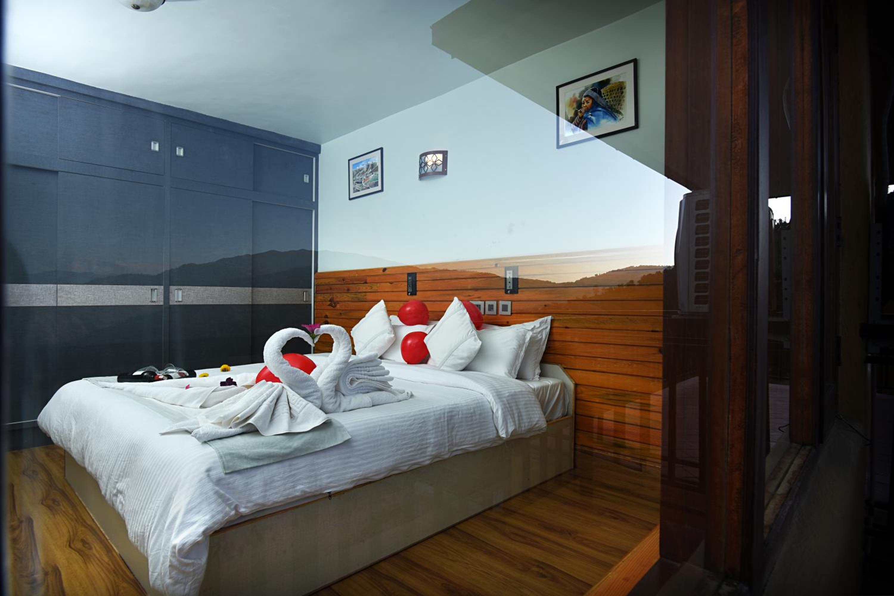 Deluxe Room - Photo 10