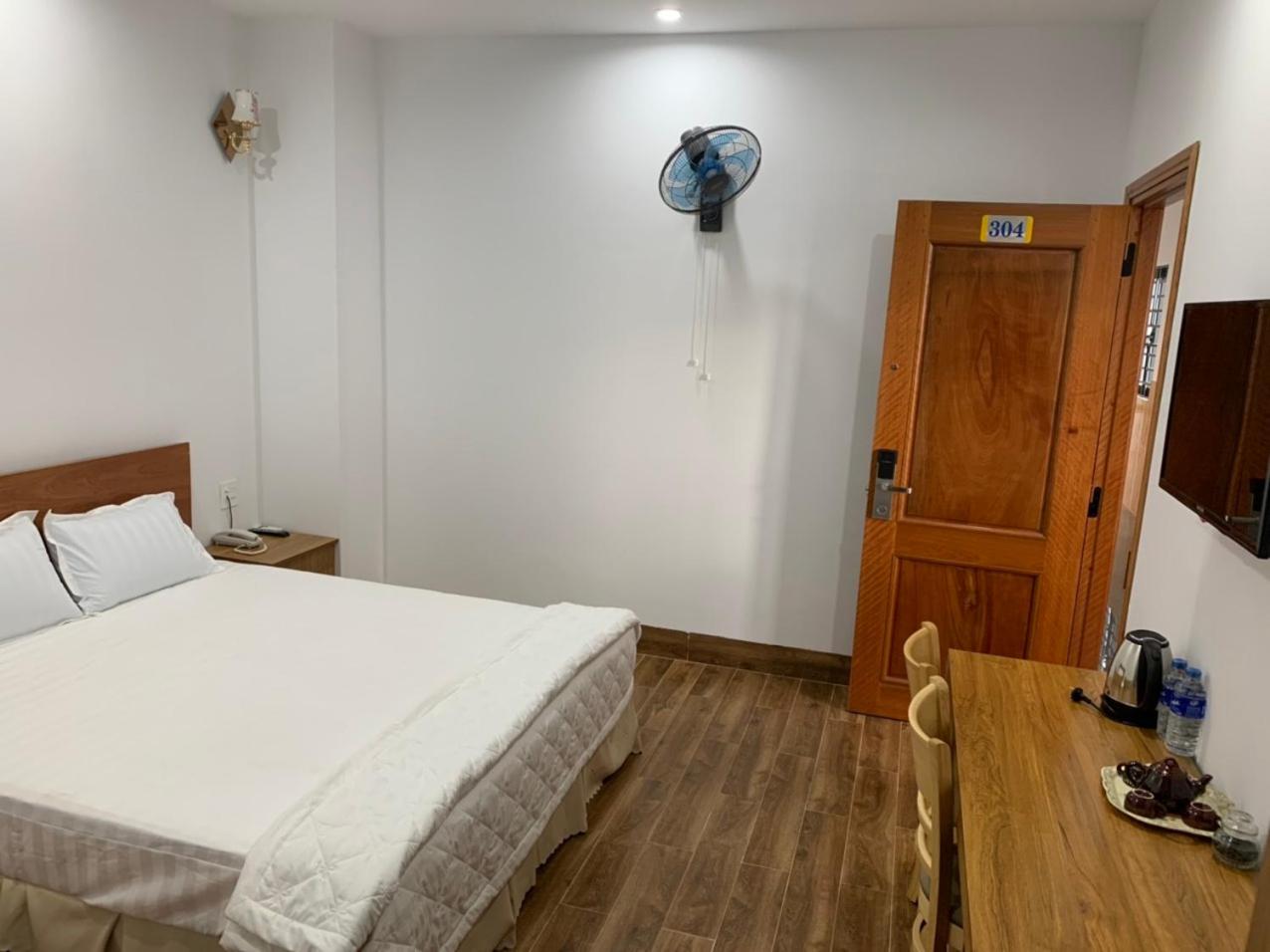 Standard Double Room - Photo 12