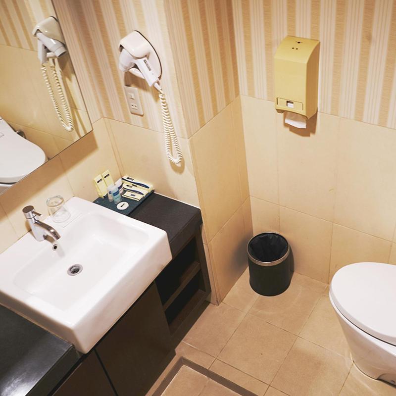 Two-Bedroom Deluxe Suite photo 2