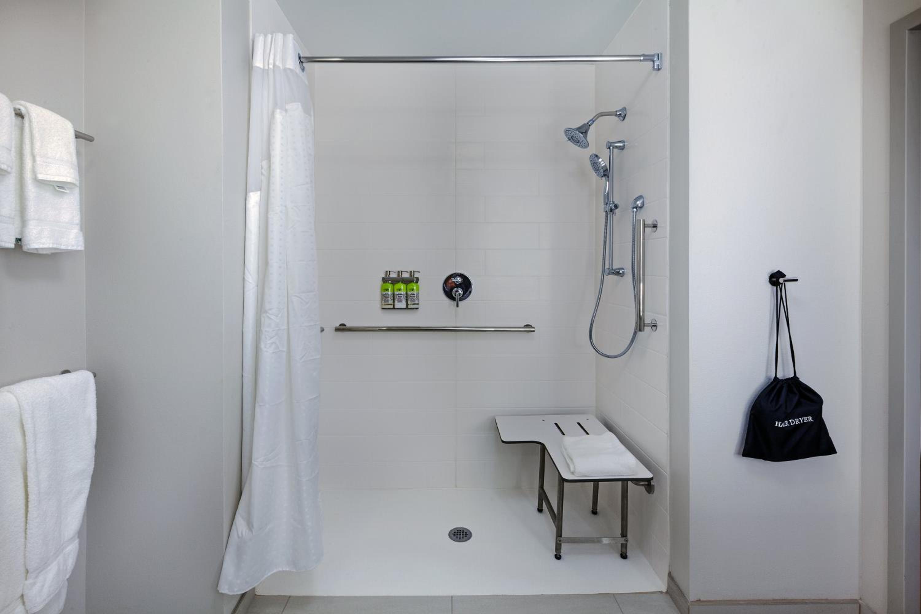 King Room with Hearing Accessible Roll In Shower - Non-Smoking - Photo 1