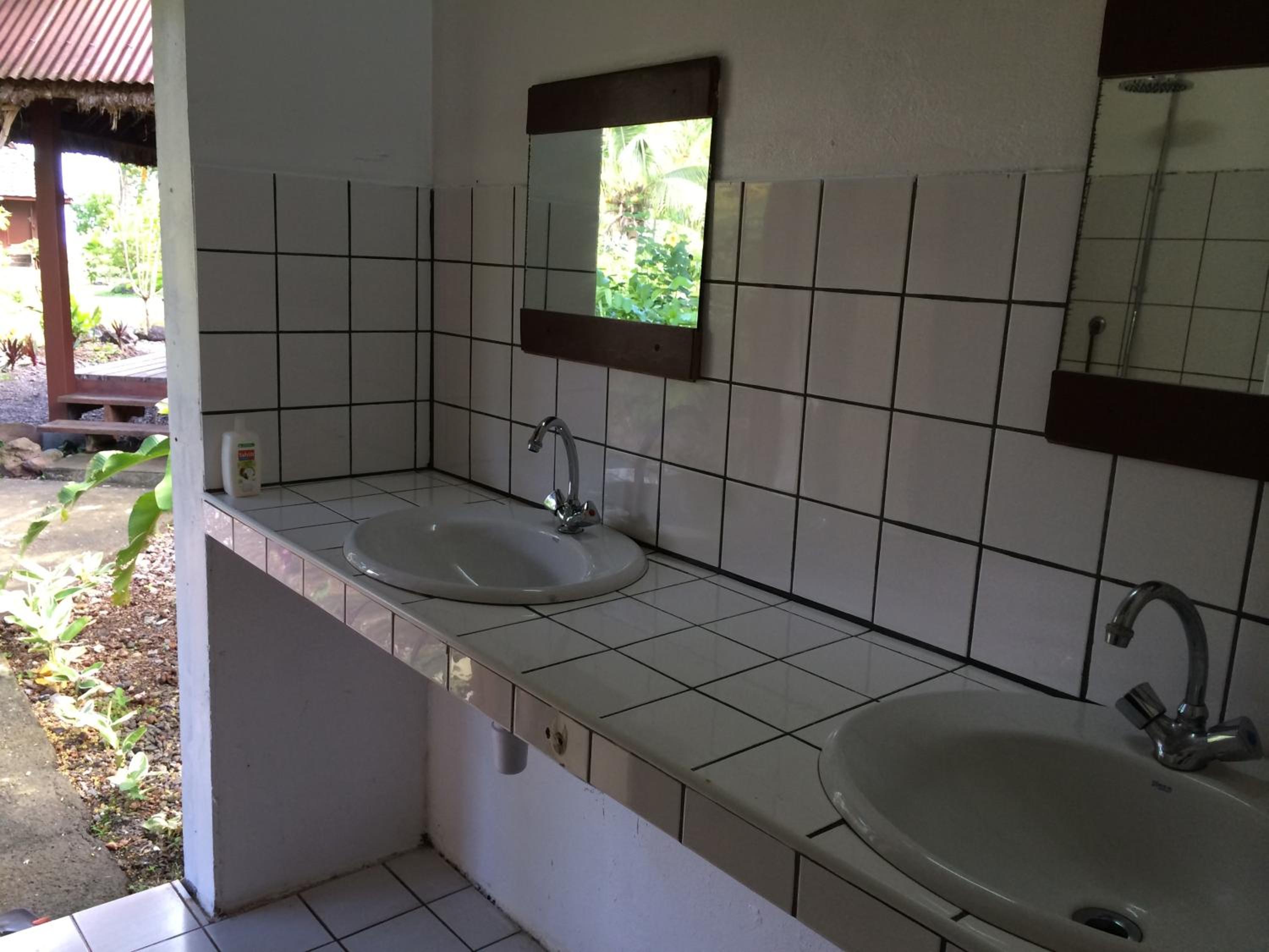 Double Room with Garden View - Shared Bathroom photo 3