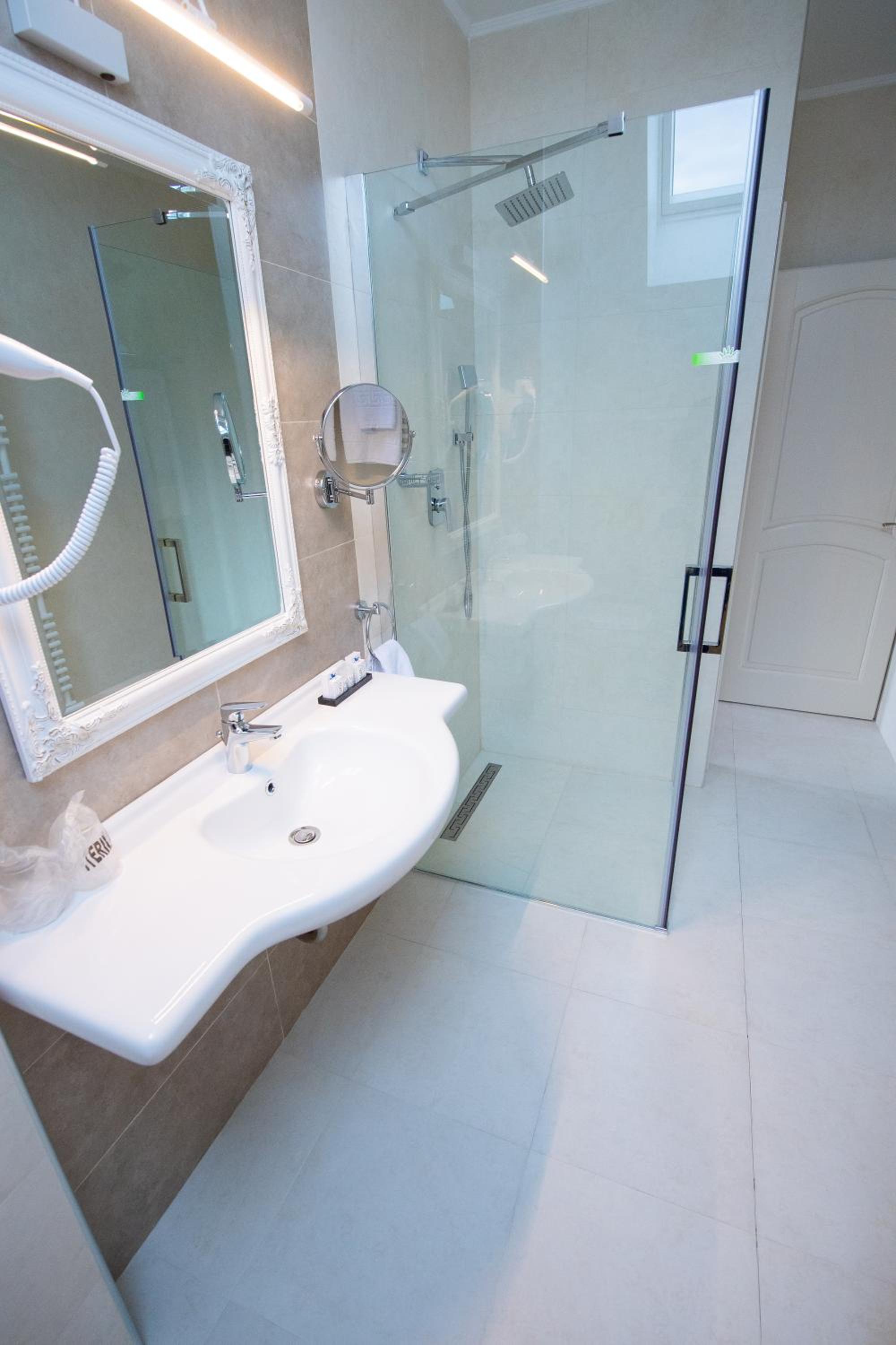 Superior Double Room - Photo 10