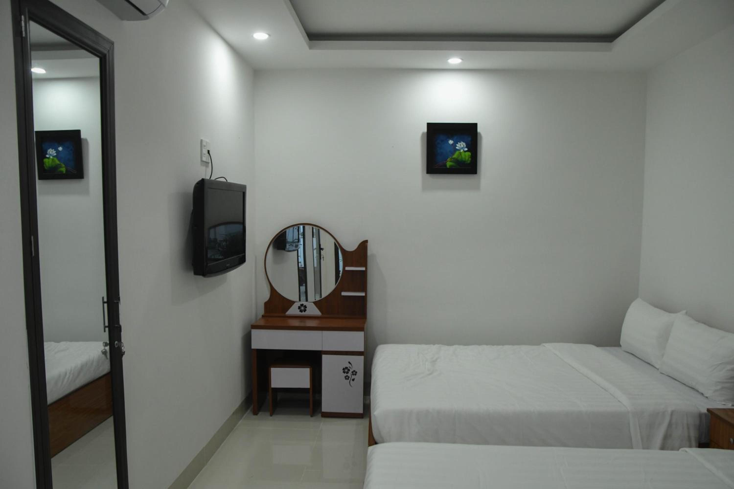 Family Room - Photo 6