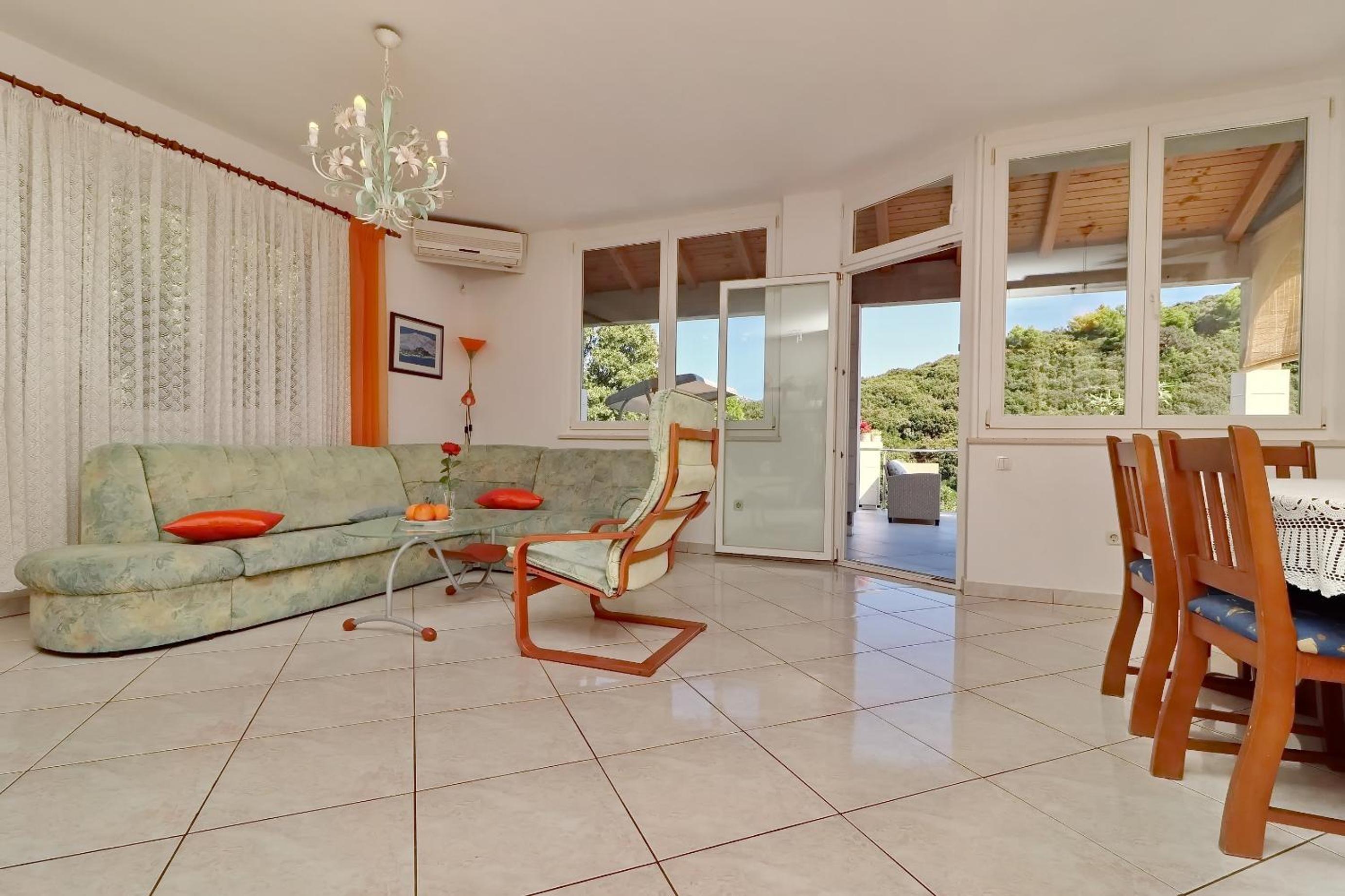Superior Three Bedroom Apartment with Terrace and Sea View